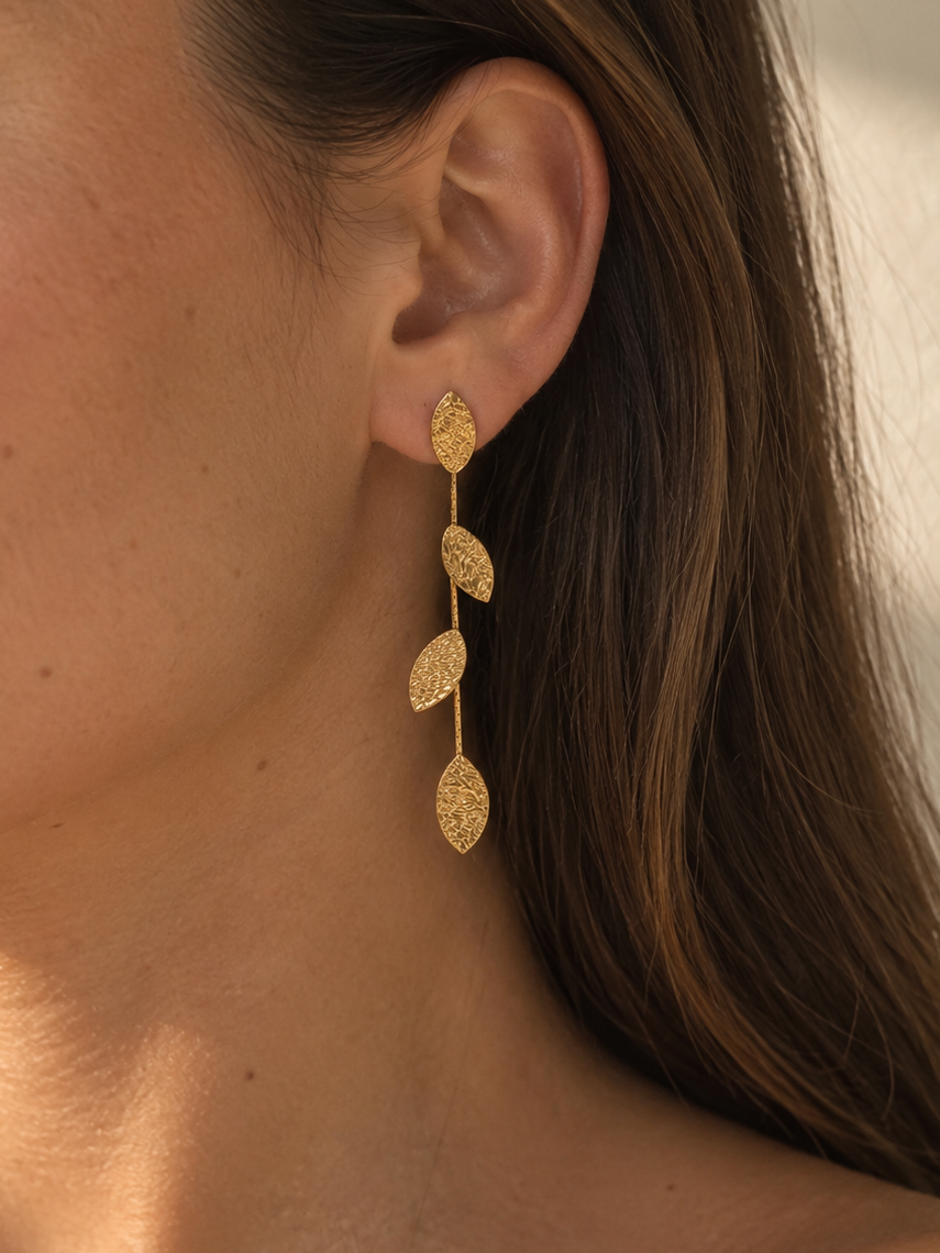 Pendientes caída hojas picadas doradas