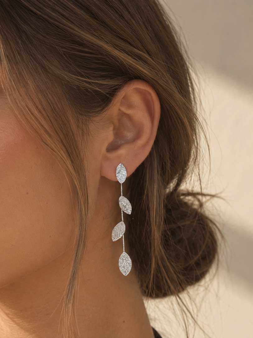 Pendientes caída hojas picadas plateado