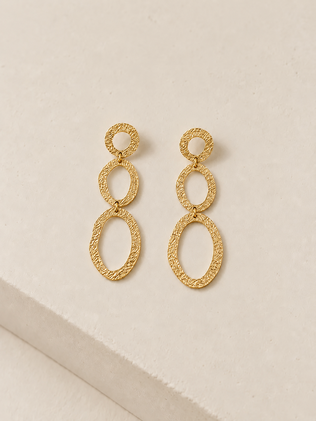 BOUCLES D'OREILLES ovales hachés dorés