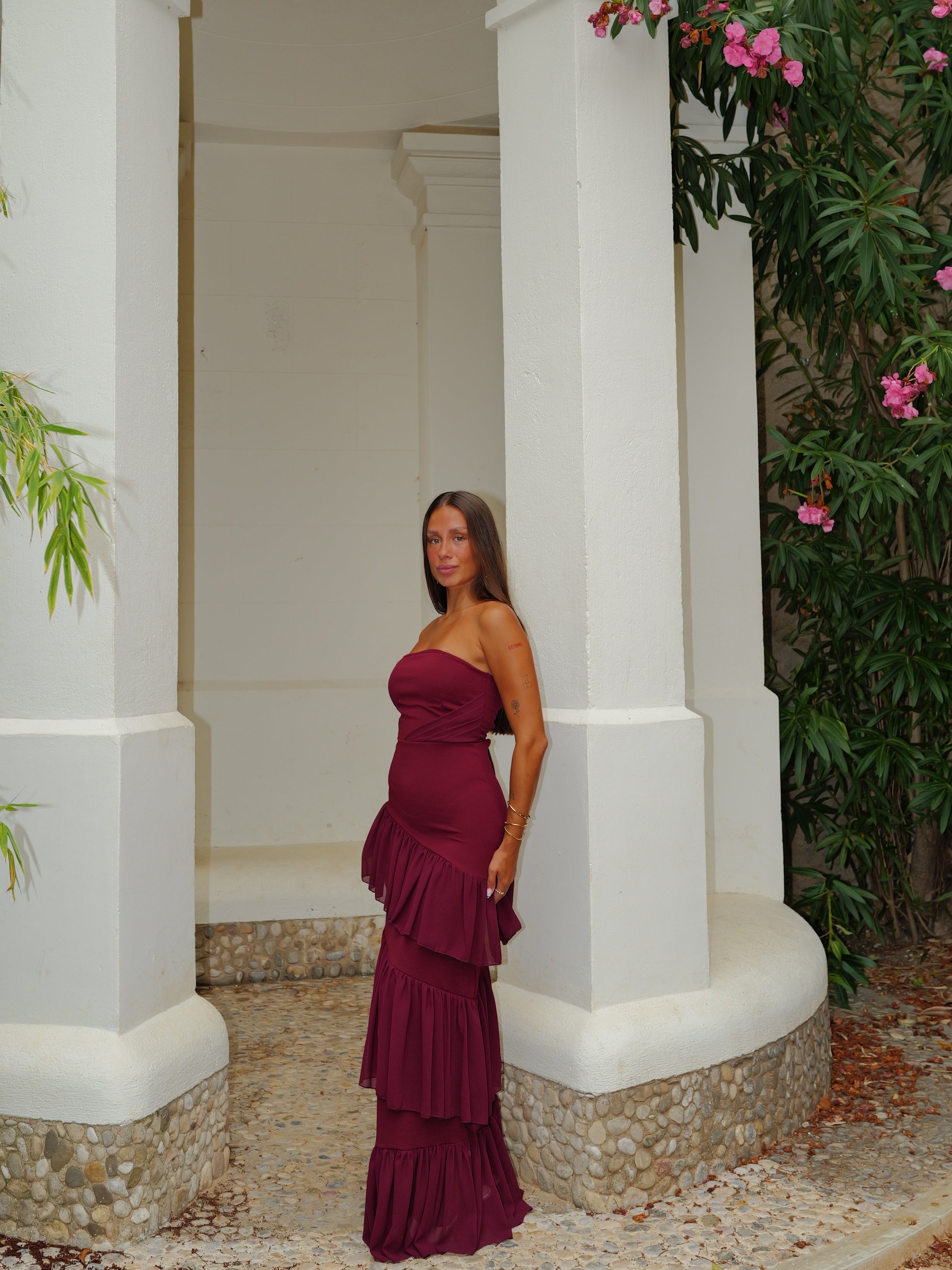 Abito con stampa a parole in tulle con dettagli bordeaux