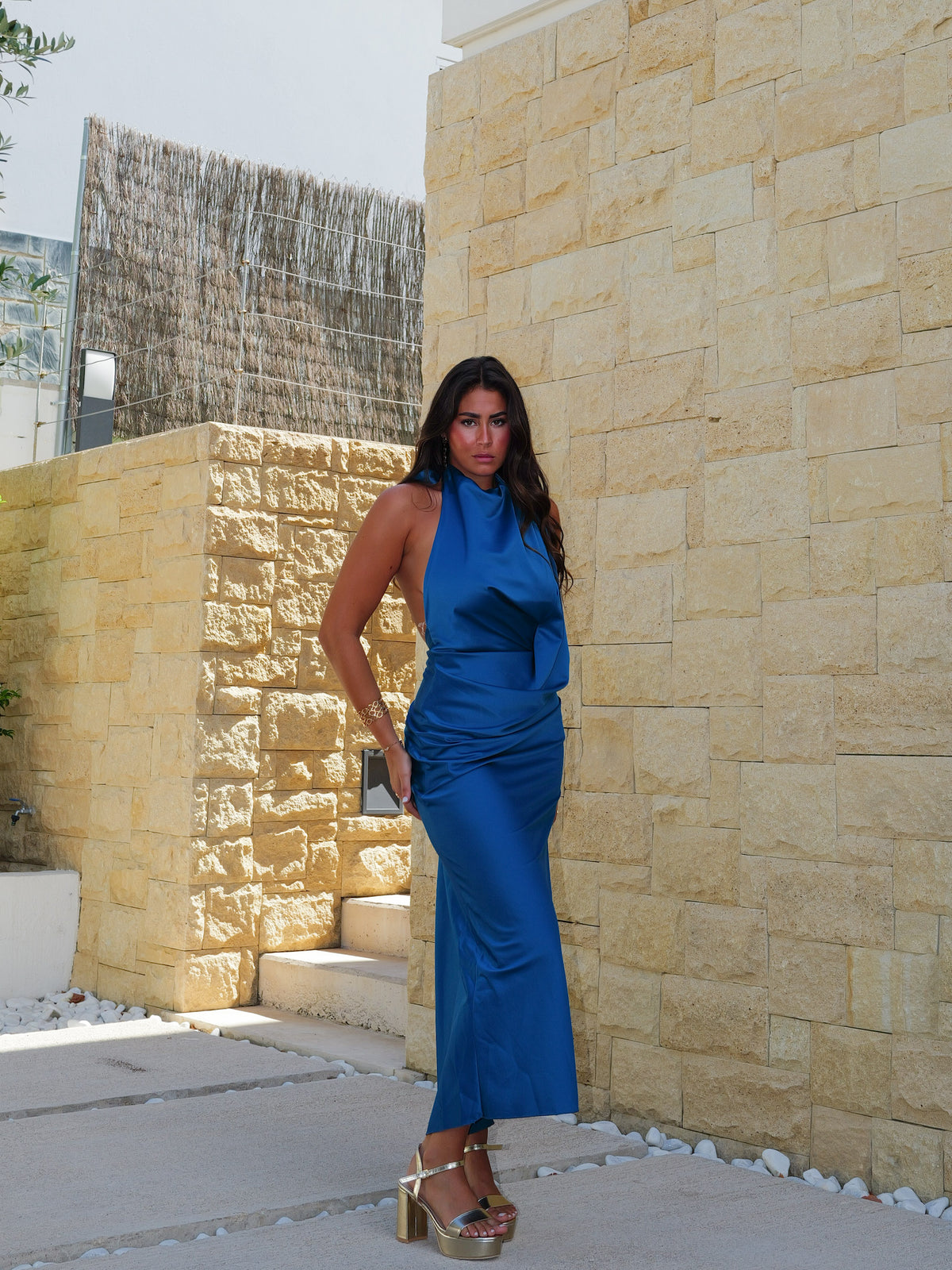 Vestido largo raso espalda halter petróleo