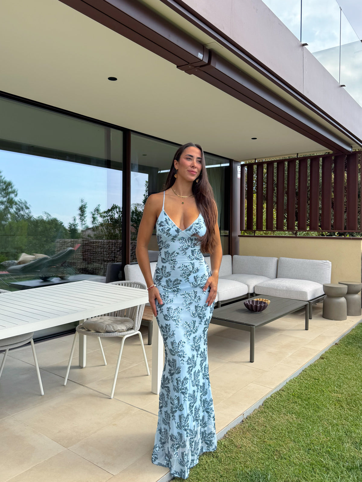 Robe longue entrelacée avec des détails en tulle bleu ciel