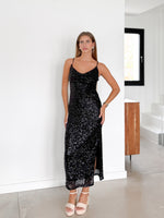 Vestido midi cascada glitter negro