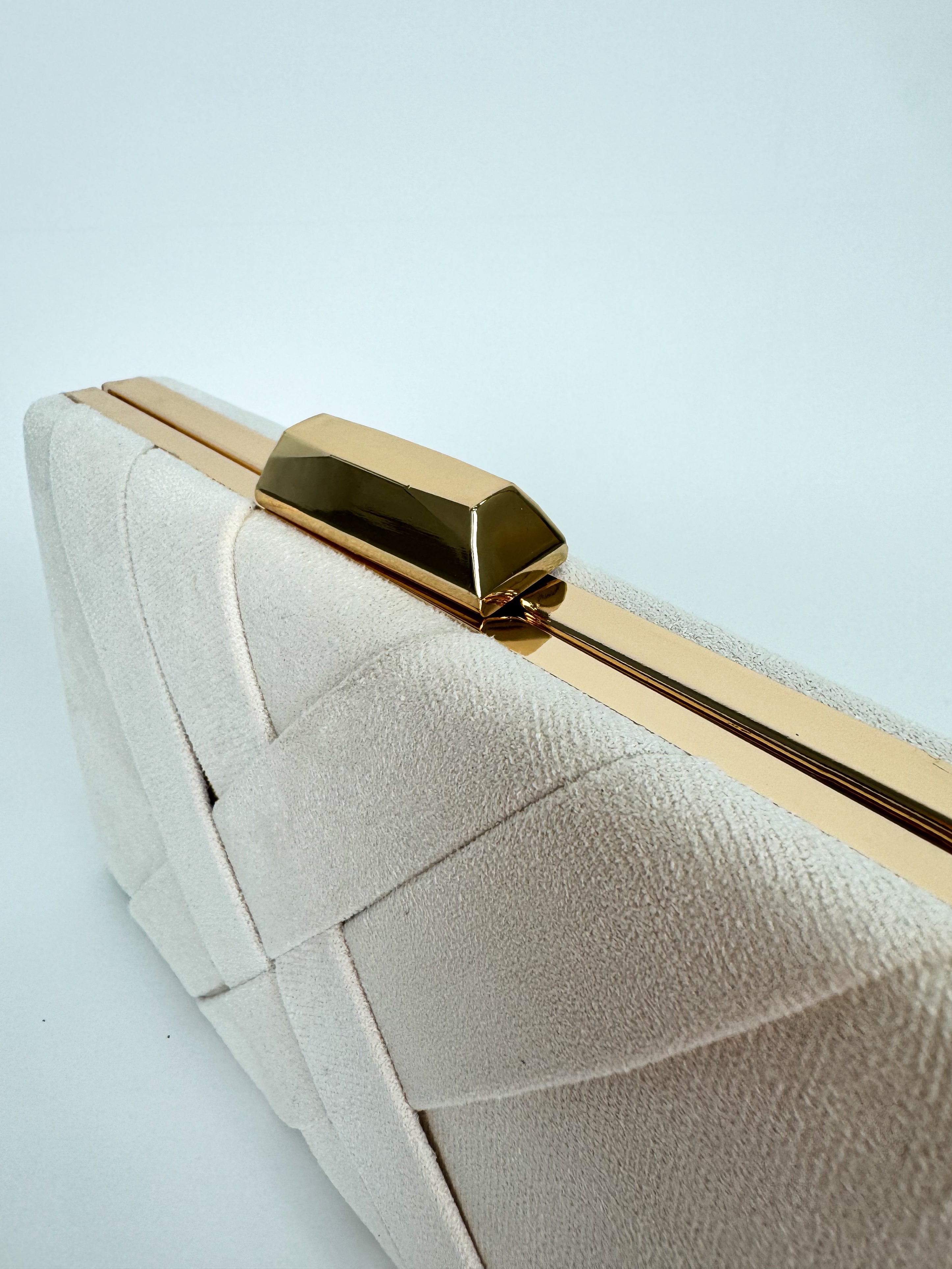 Clutch trenzado beige