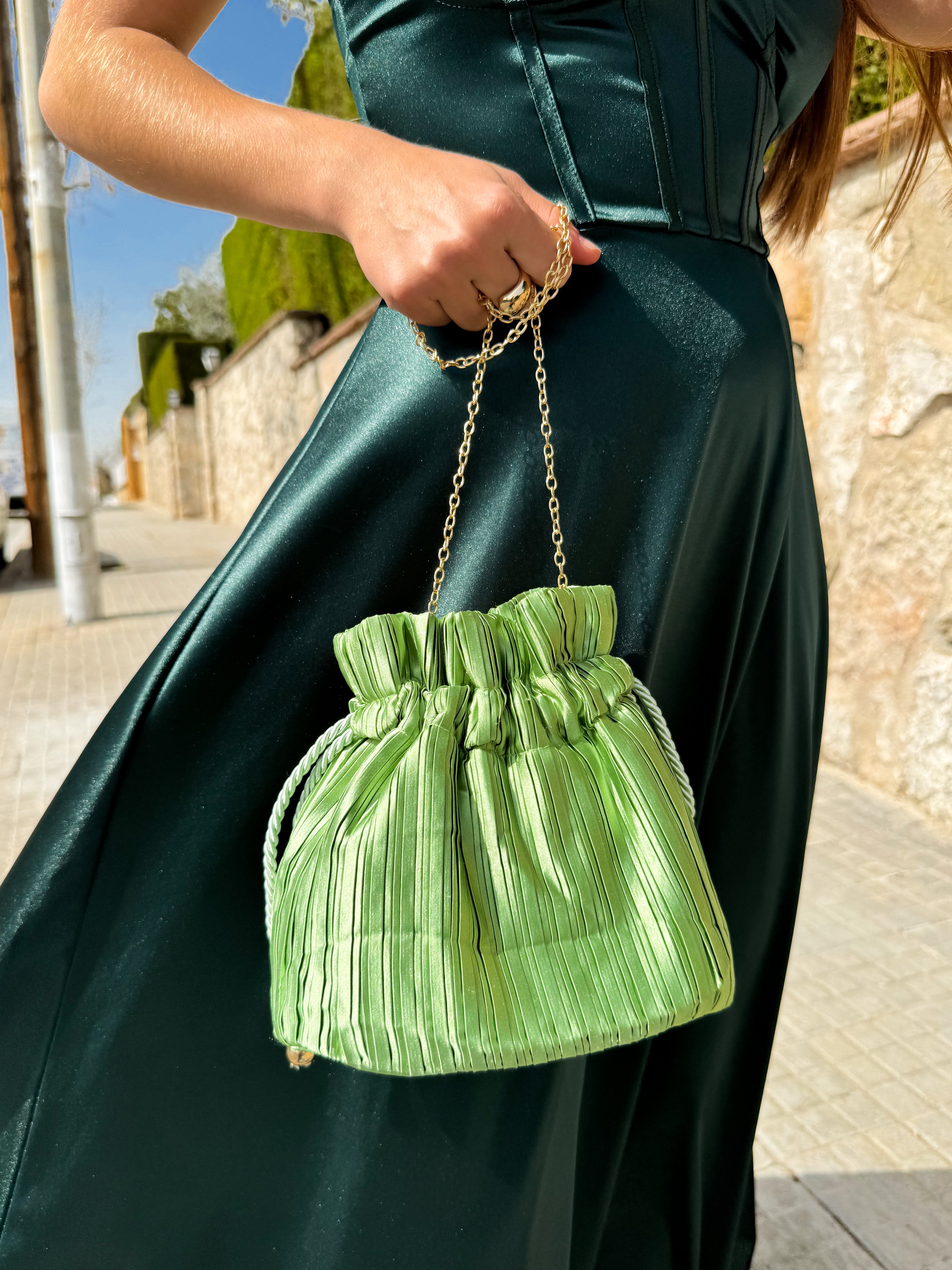 Clutch saco satinado verde