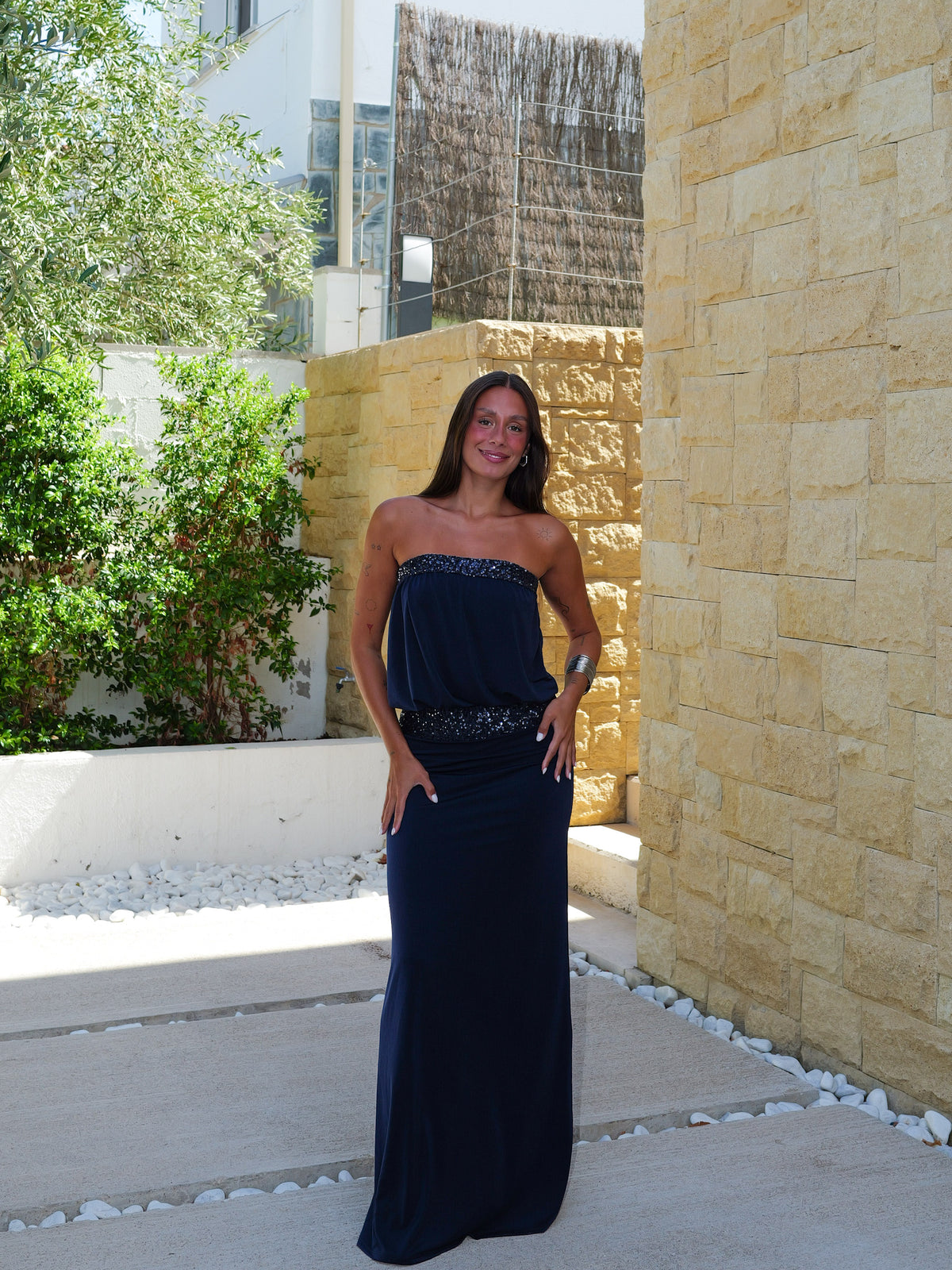 Vestido longo com padrão de purpurina azul-marinho
