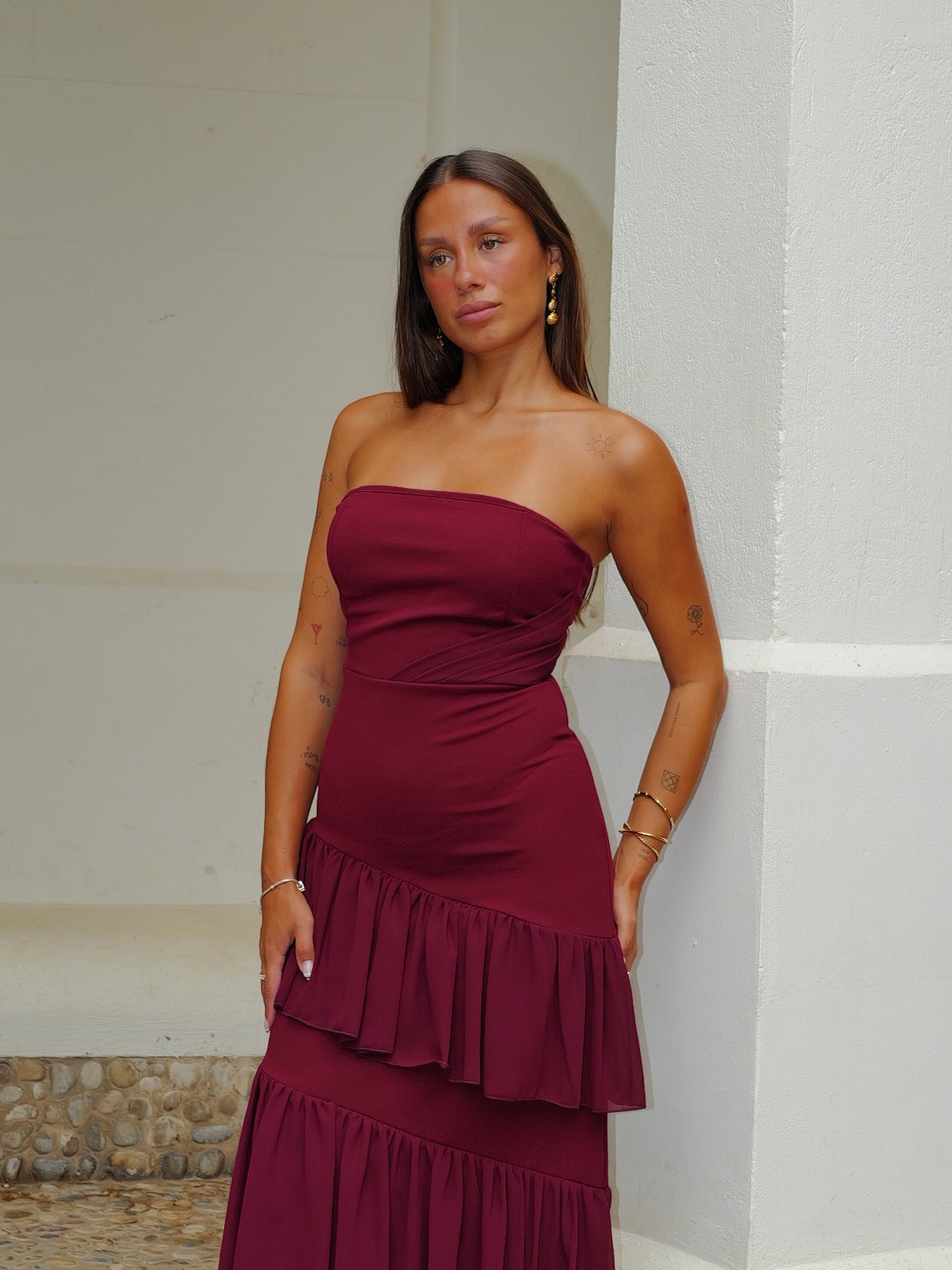 Abito con stampa a parole in tulle con dettagli bordeaux