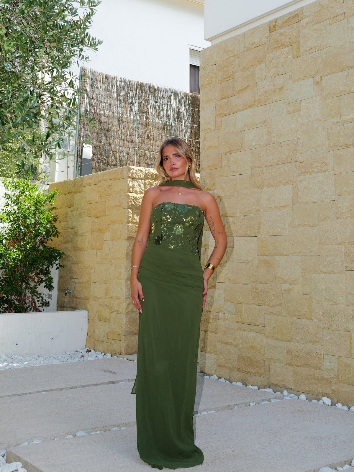 Vestido tulle drapeado brillos oliva