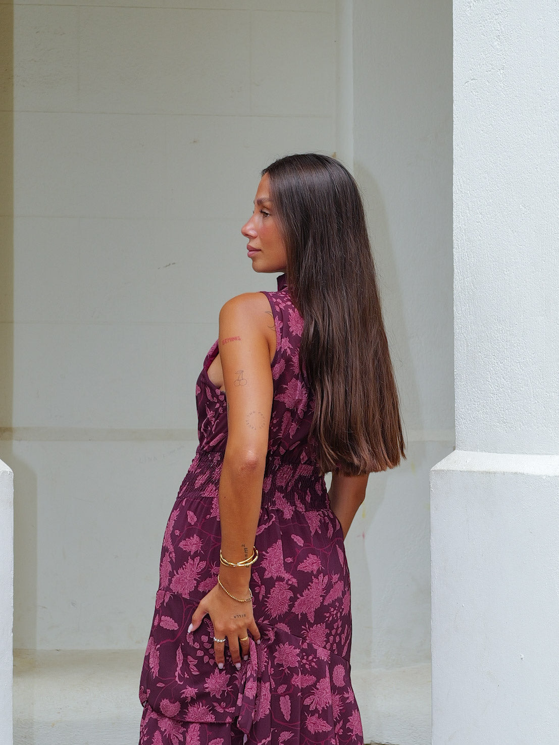 Vestido halter estampado burdeos