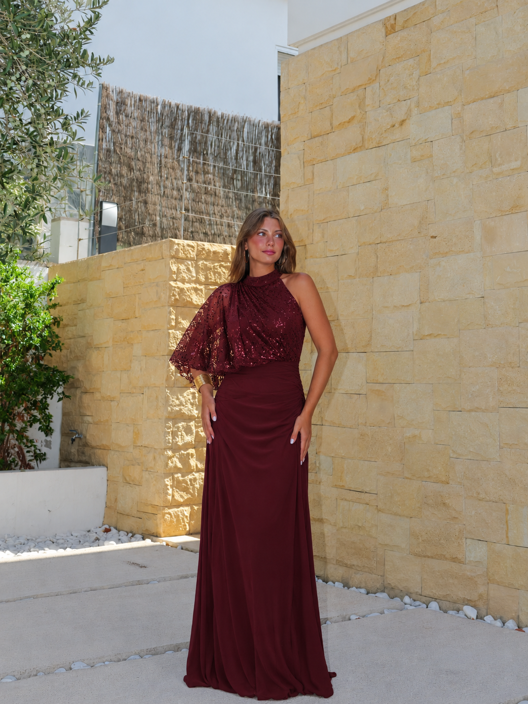 Vestido asim manga abullonada brillos burdeos