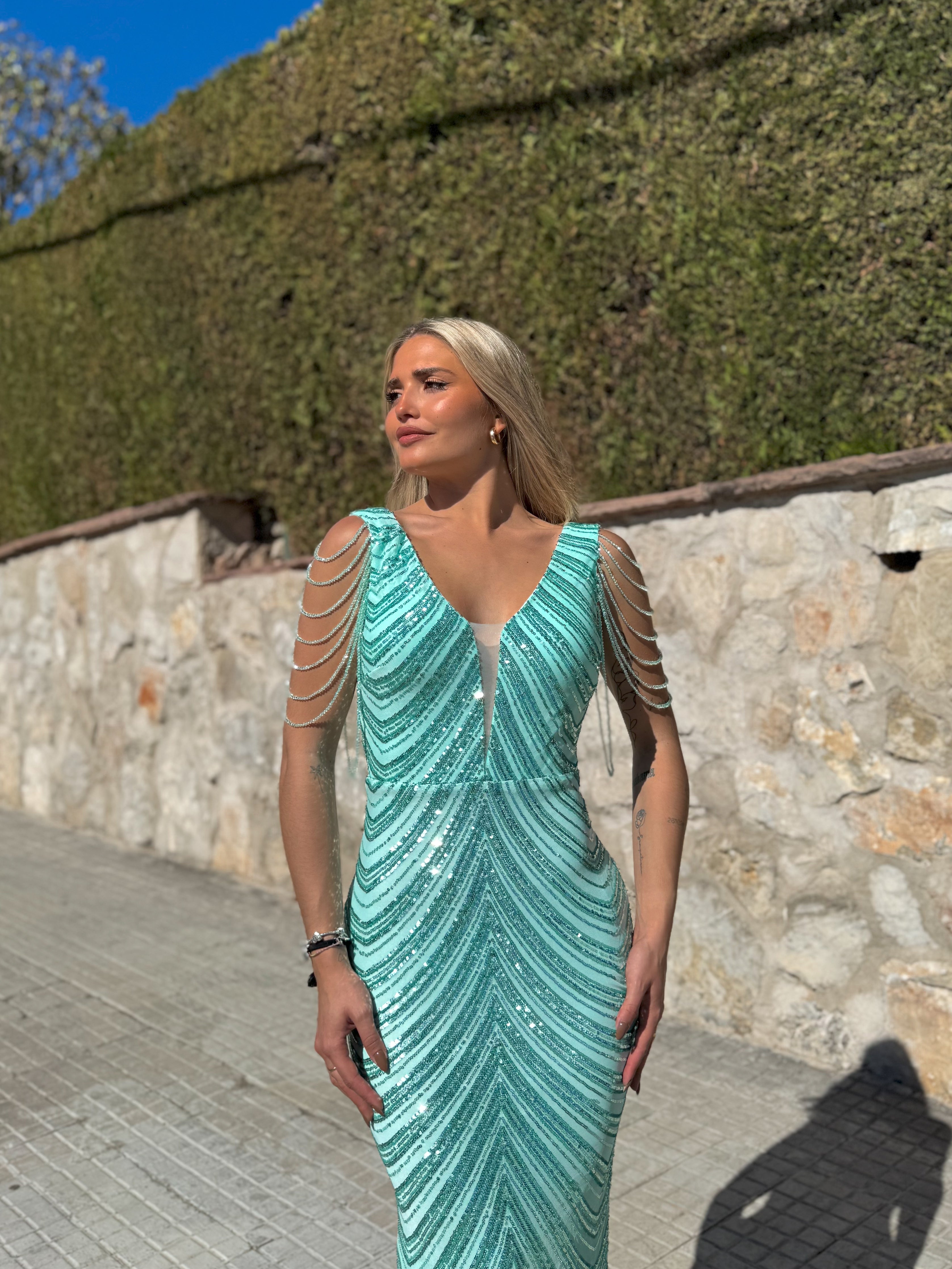 Vestido escote perlas sirena turquesa