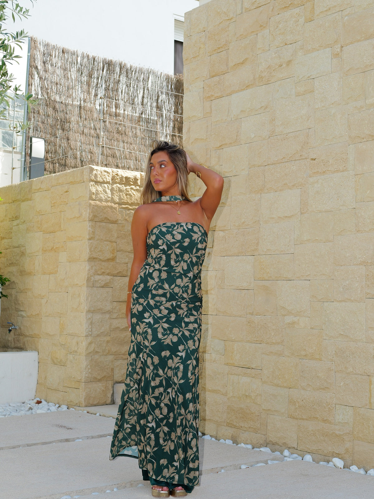 Vestido largo choker tulle verde