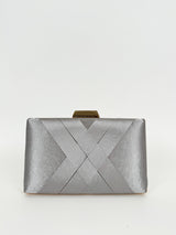 Clutch satinado plateado