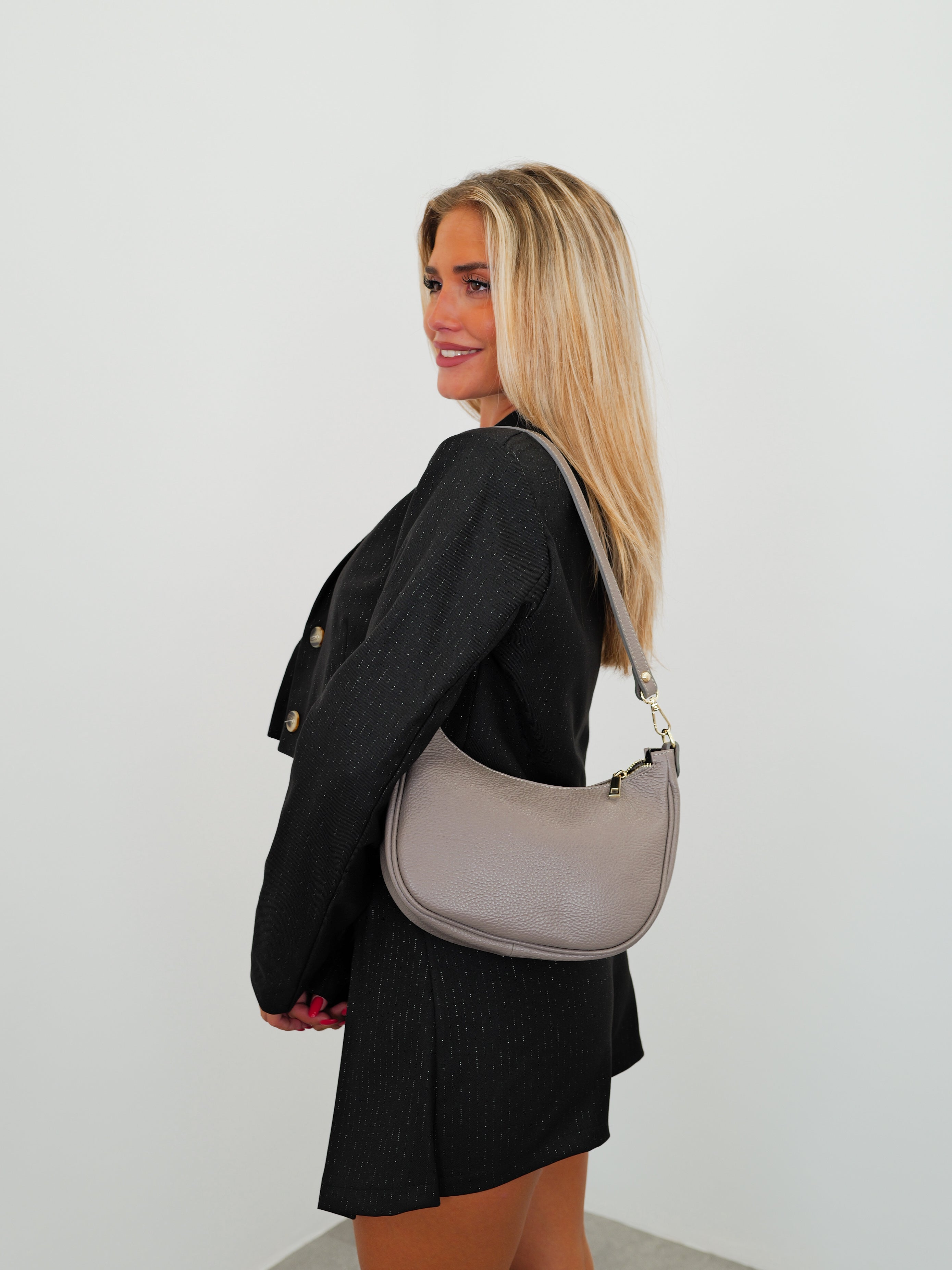 Bolso media luna piel gris