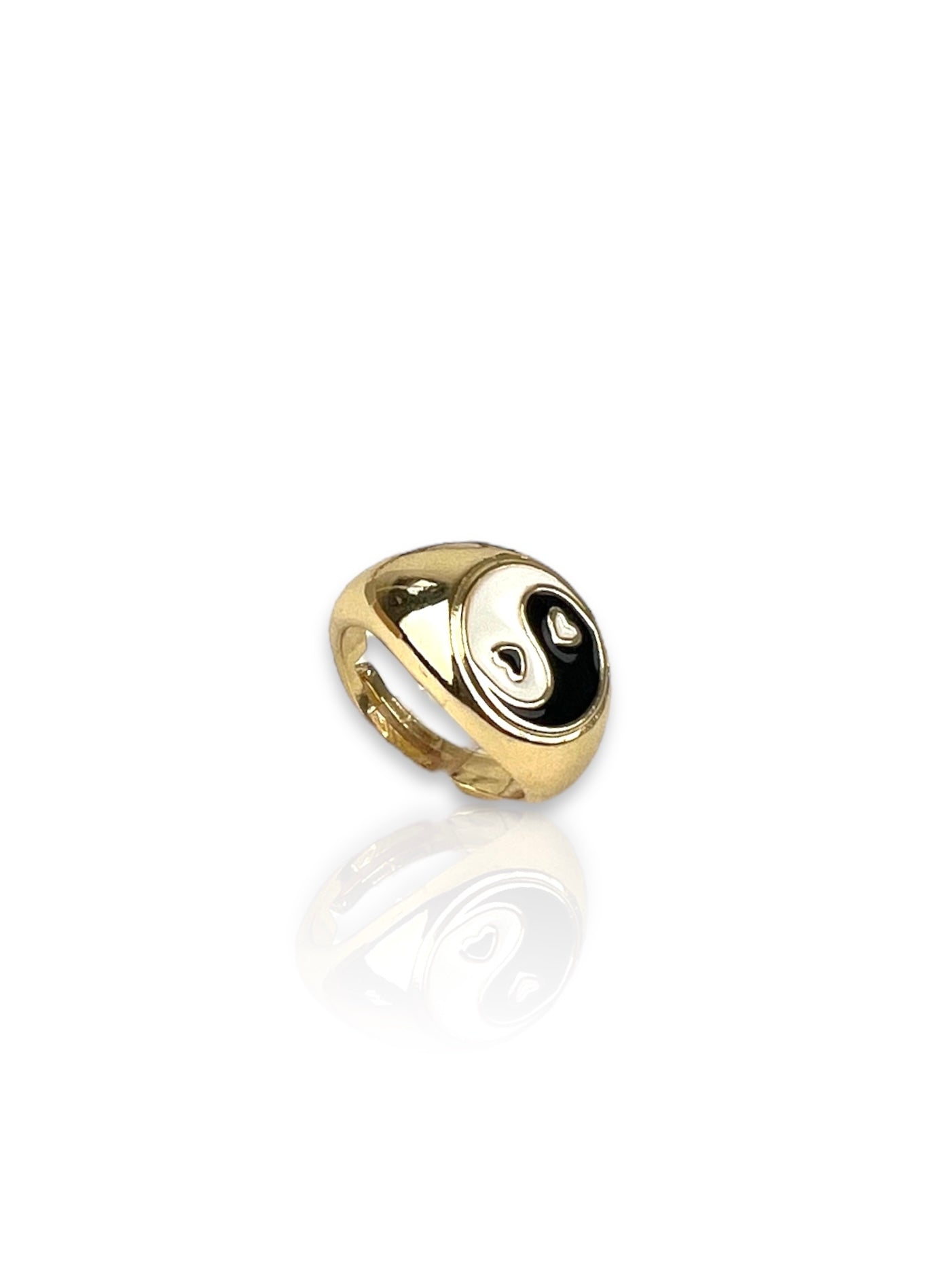 Anillo ying yang corazón dorado