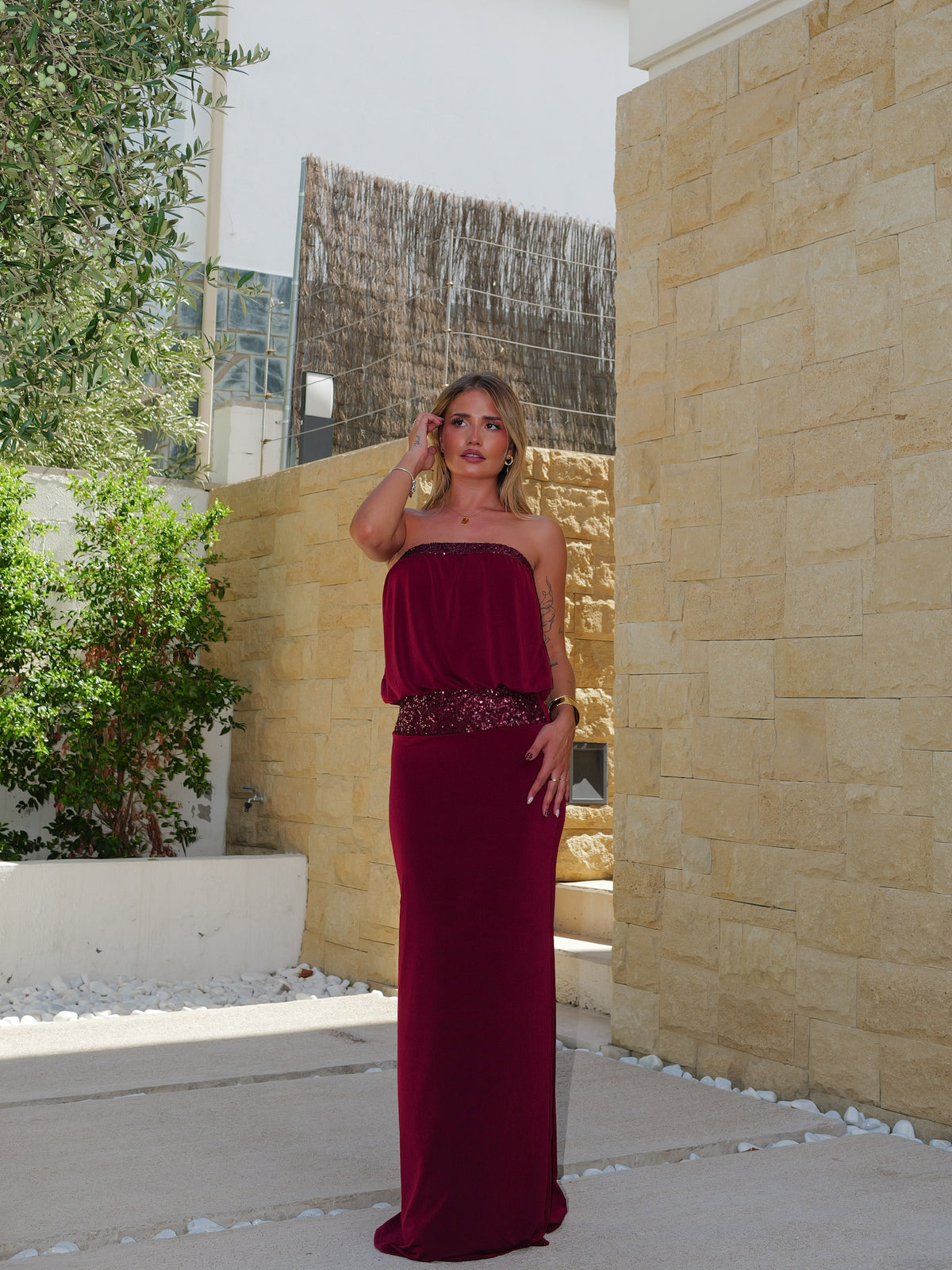 Abito lungo con stampa a glitter color bordeaux