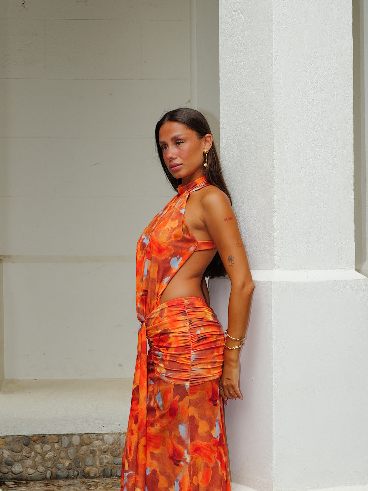 Vestido halter estampado cintura abierta caldera