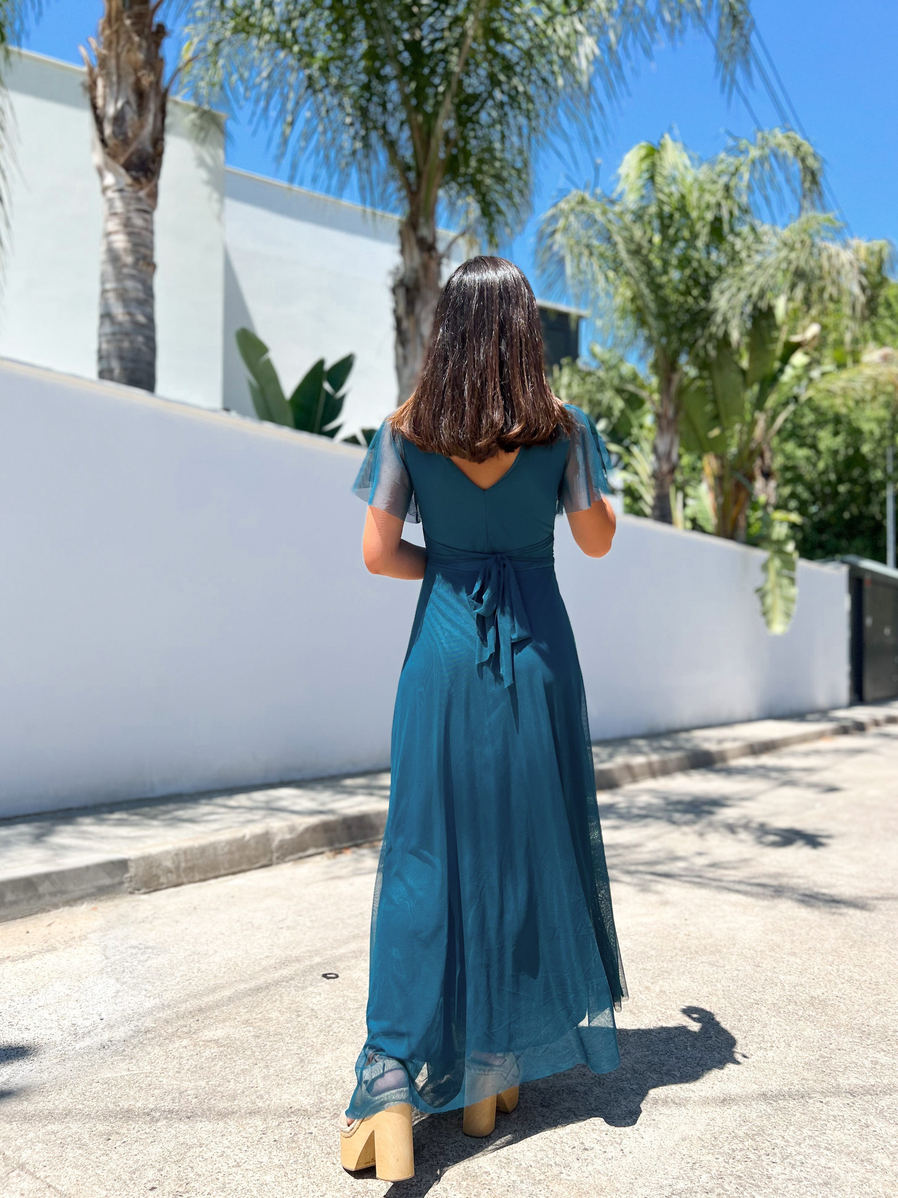 Robe en tulle avec manches en pétrole