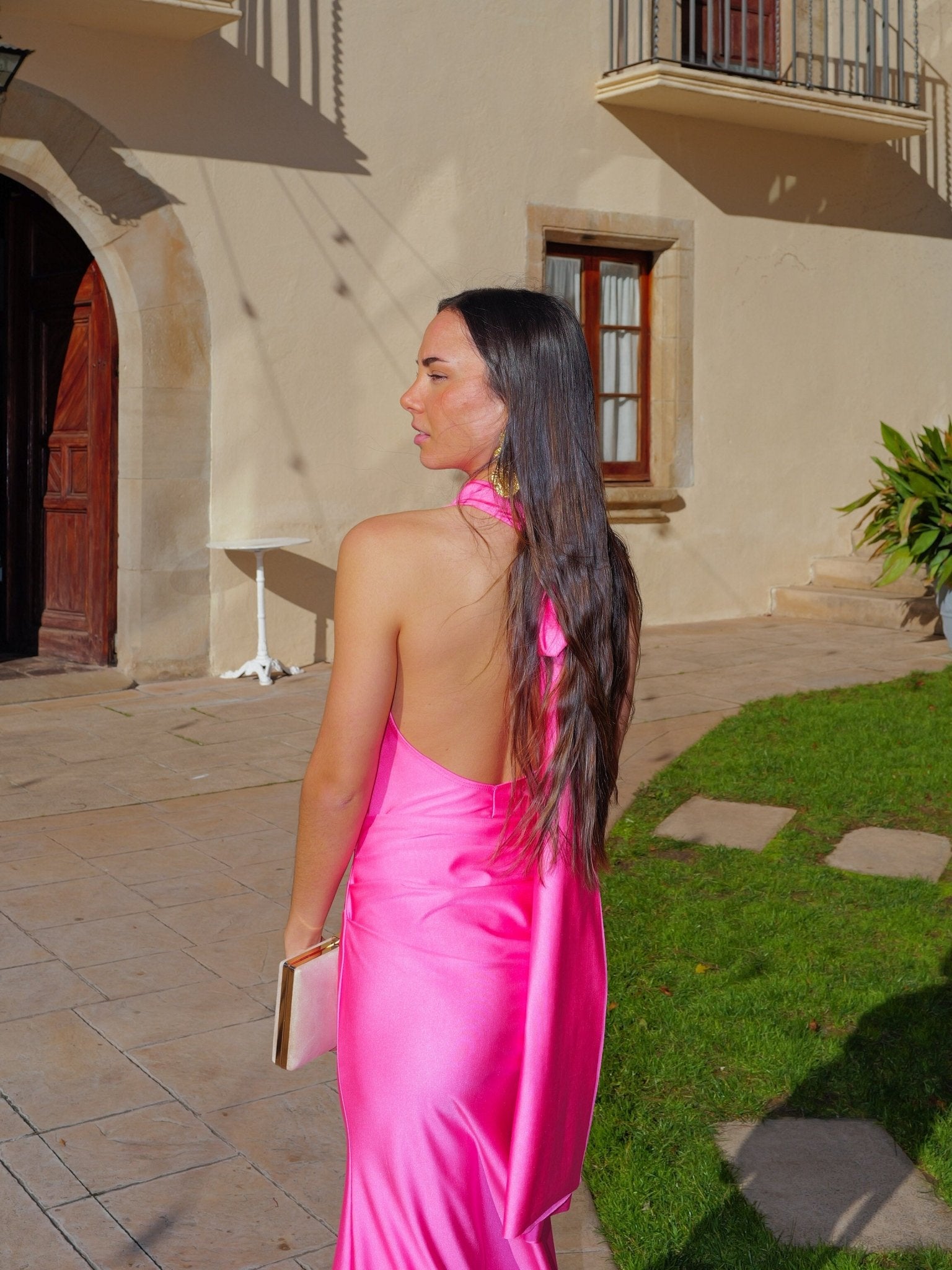Vestido halter fruncido espalda fucsia - SORELLAS