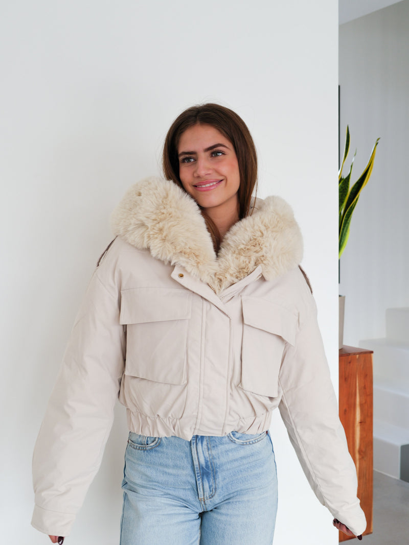 Chaqueta bomber pelo beige