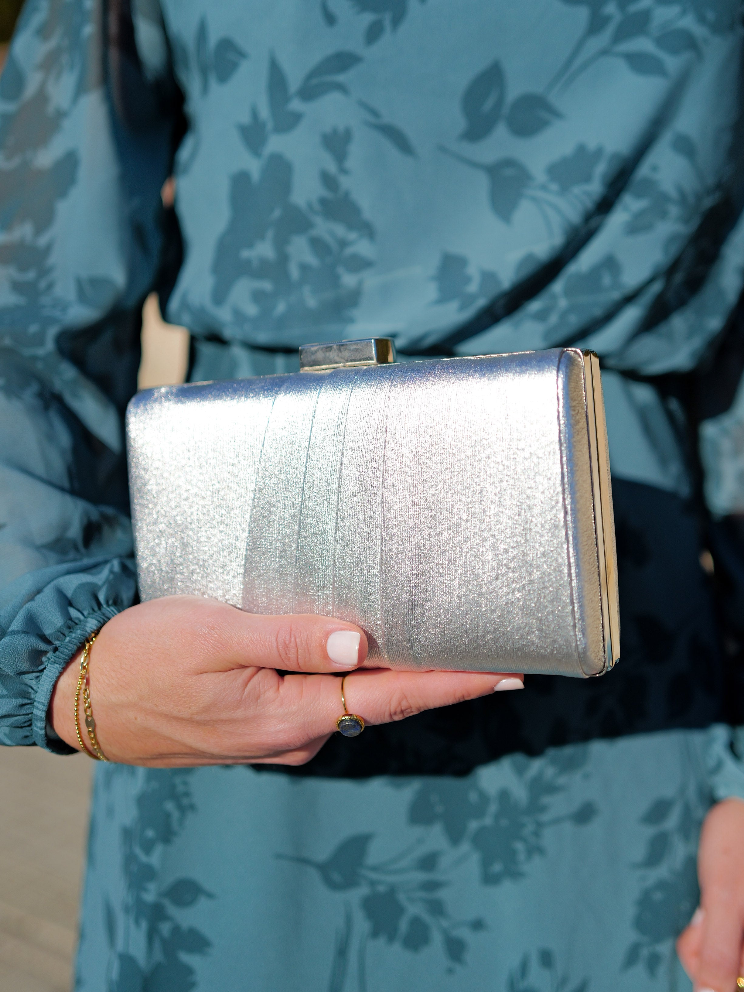 Clutch bandas plateado