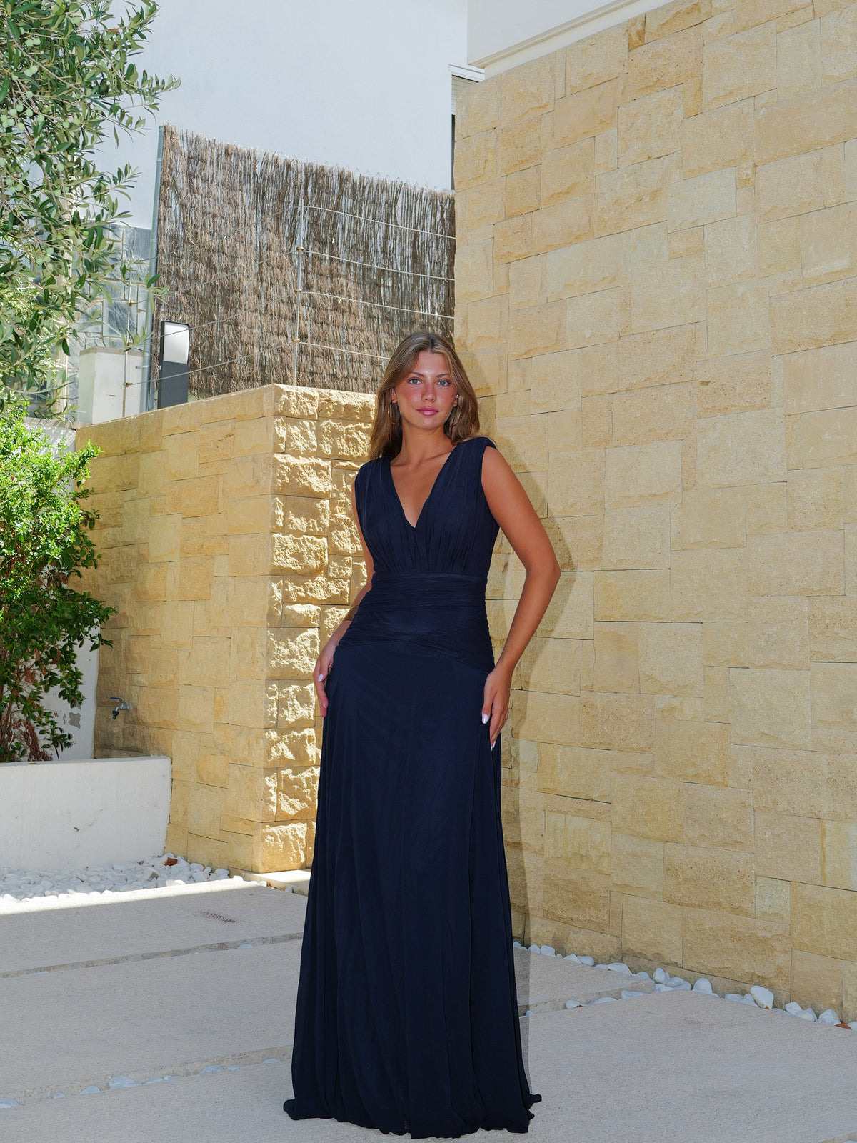 Vestido largo pico bandas frunce marino