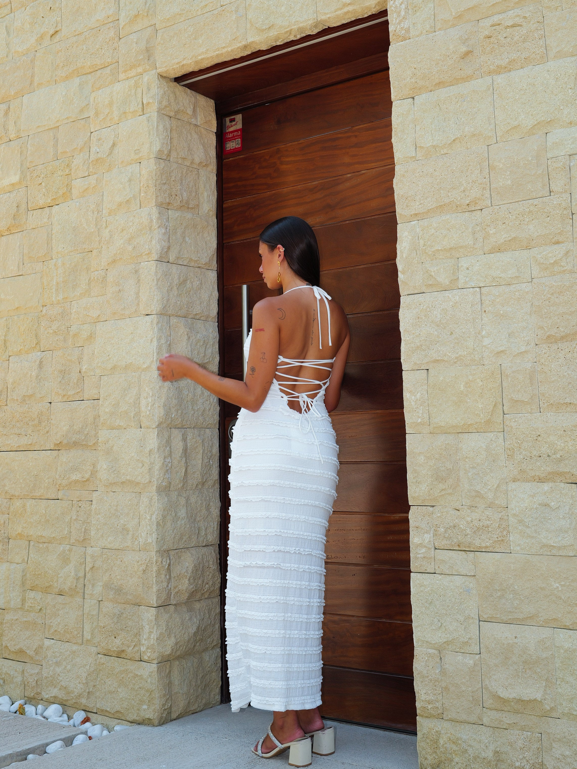 Vestido midi volantes encaje blanco