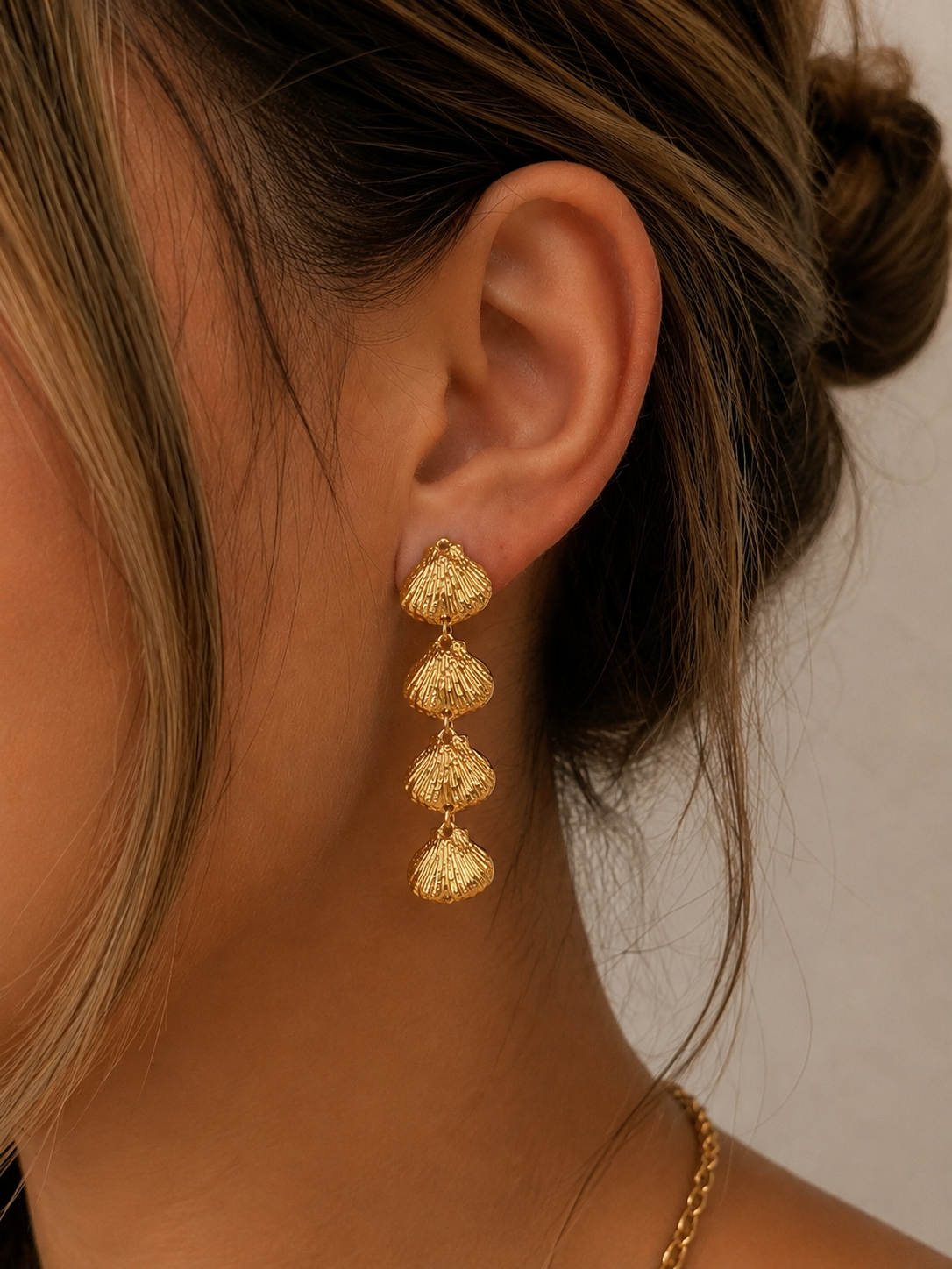 BOUCLES D'OREILLES cascade de coquillages dorés