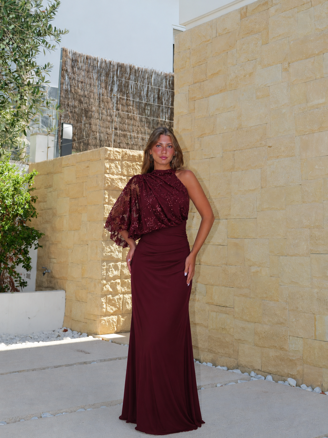 Vestido asim manga abullonada brillos burdeos