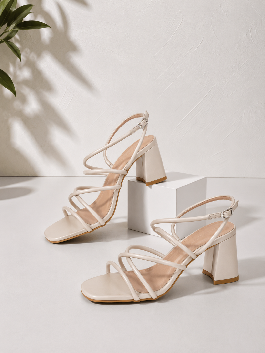 Sandalia baja entrelazado beige