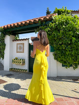 Vestido largo cola amarillo