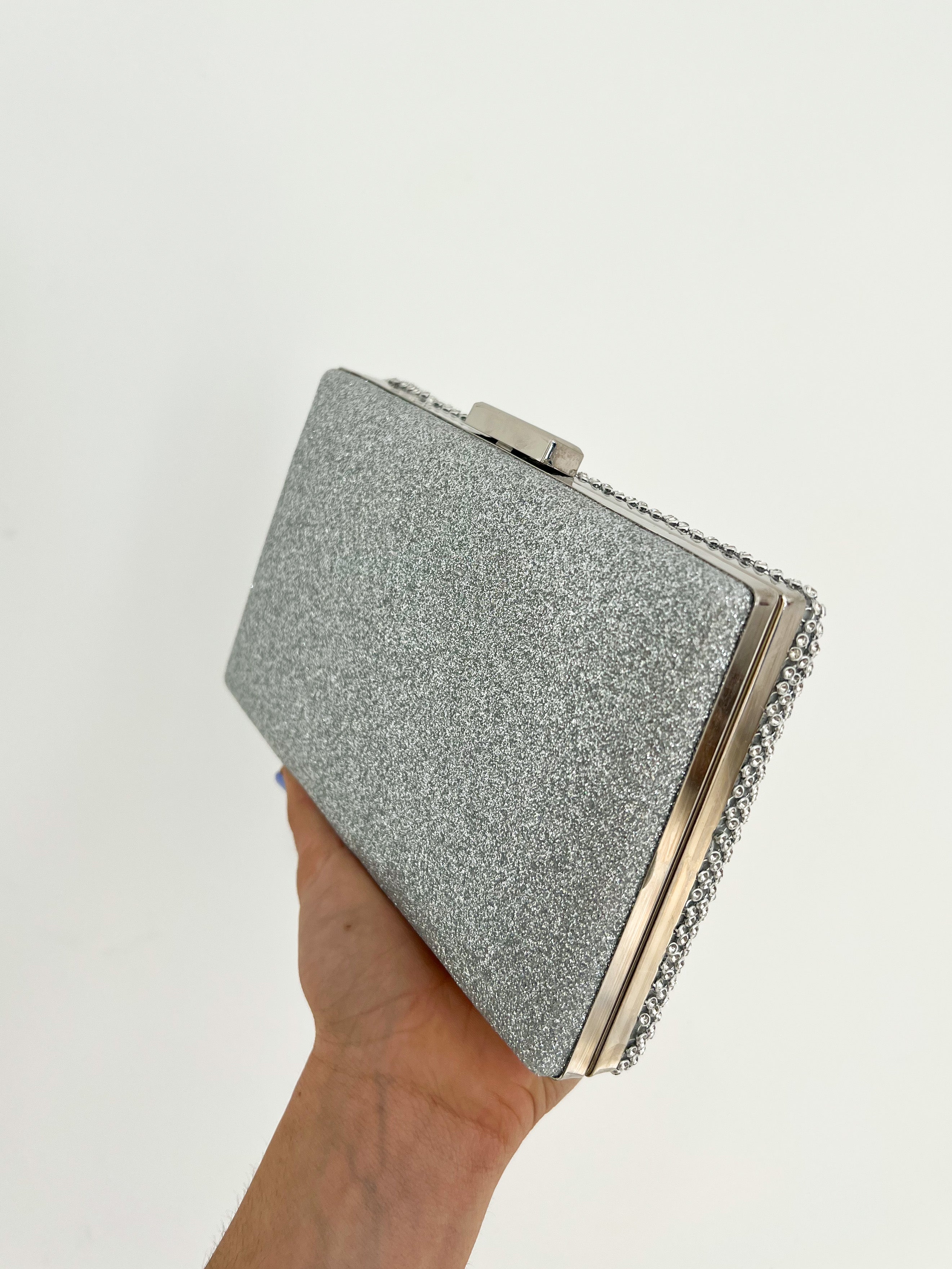 Clutch brillo plateado efecto