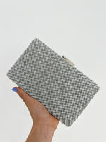 Clutch brillo plateado efecto