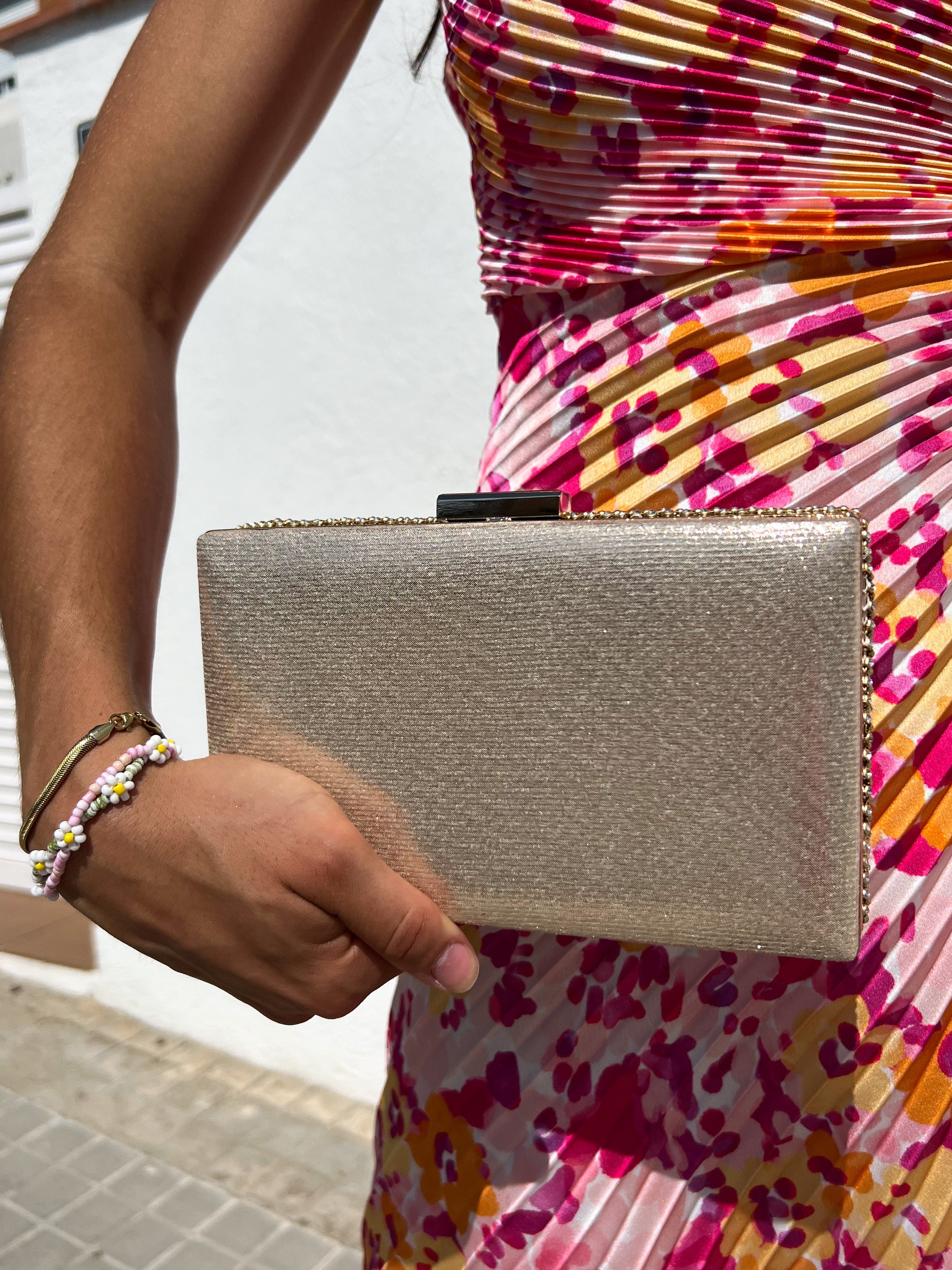 Clutch brillos dorado efecto