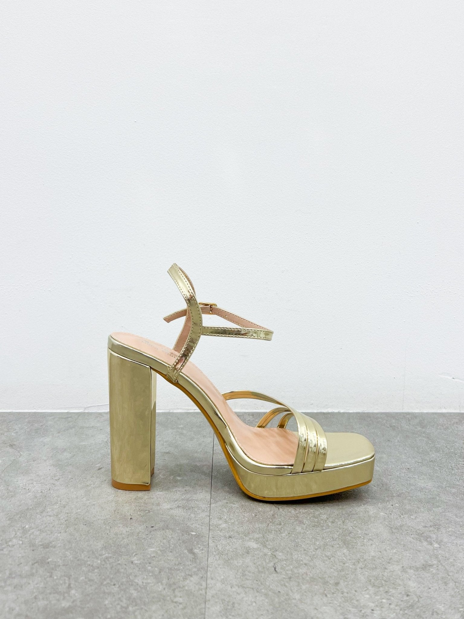 Sandales à talons et fines lanières dorées - Sorellas The Brand Barcelona S.L