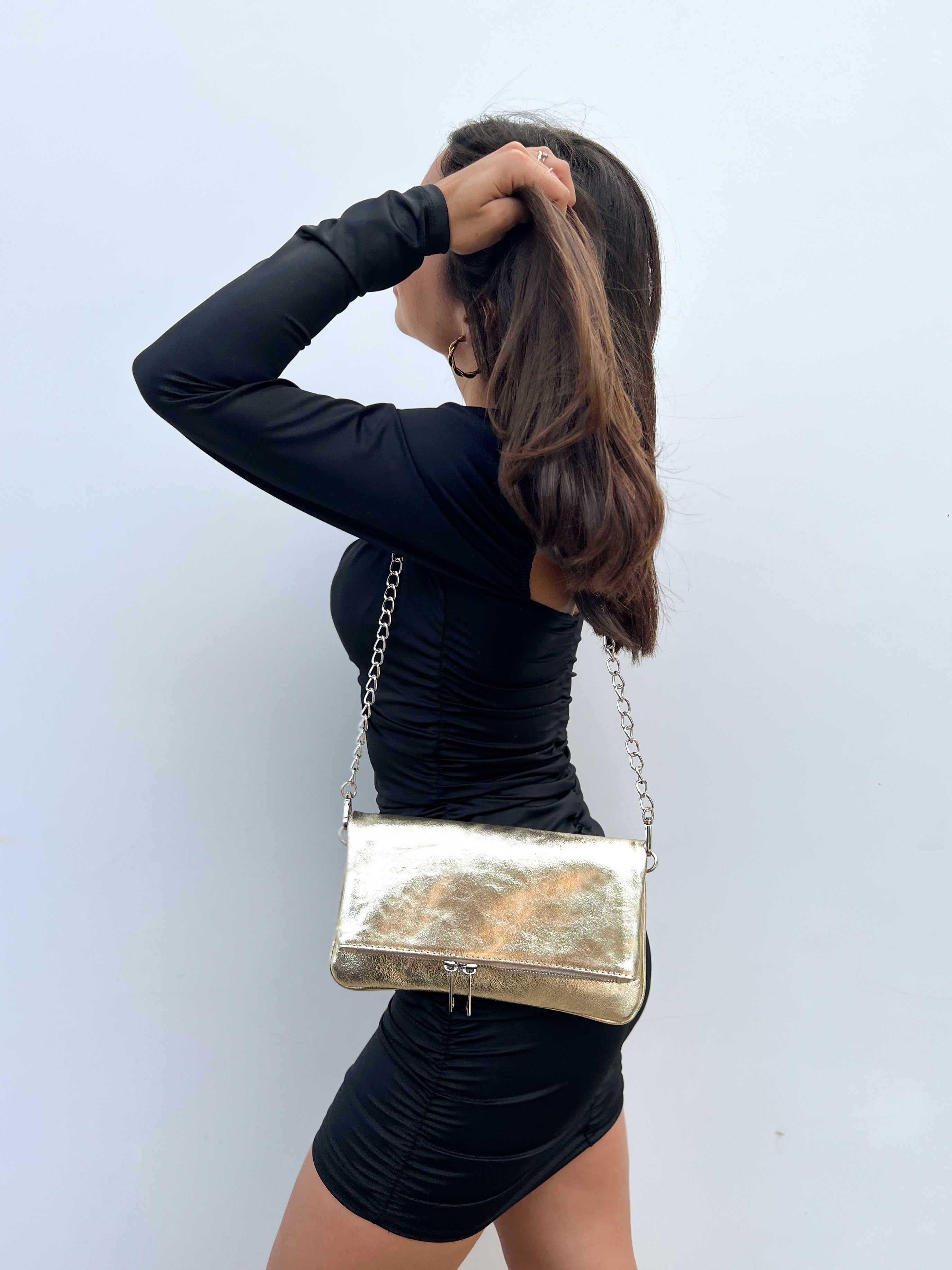 Bolso piel cadenas dorado