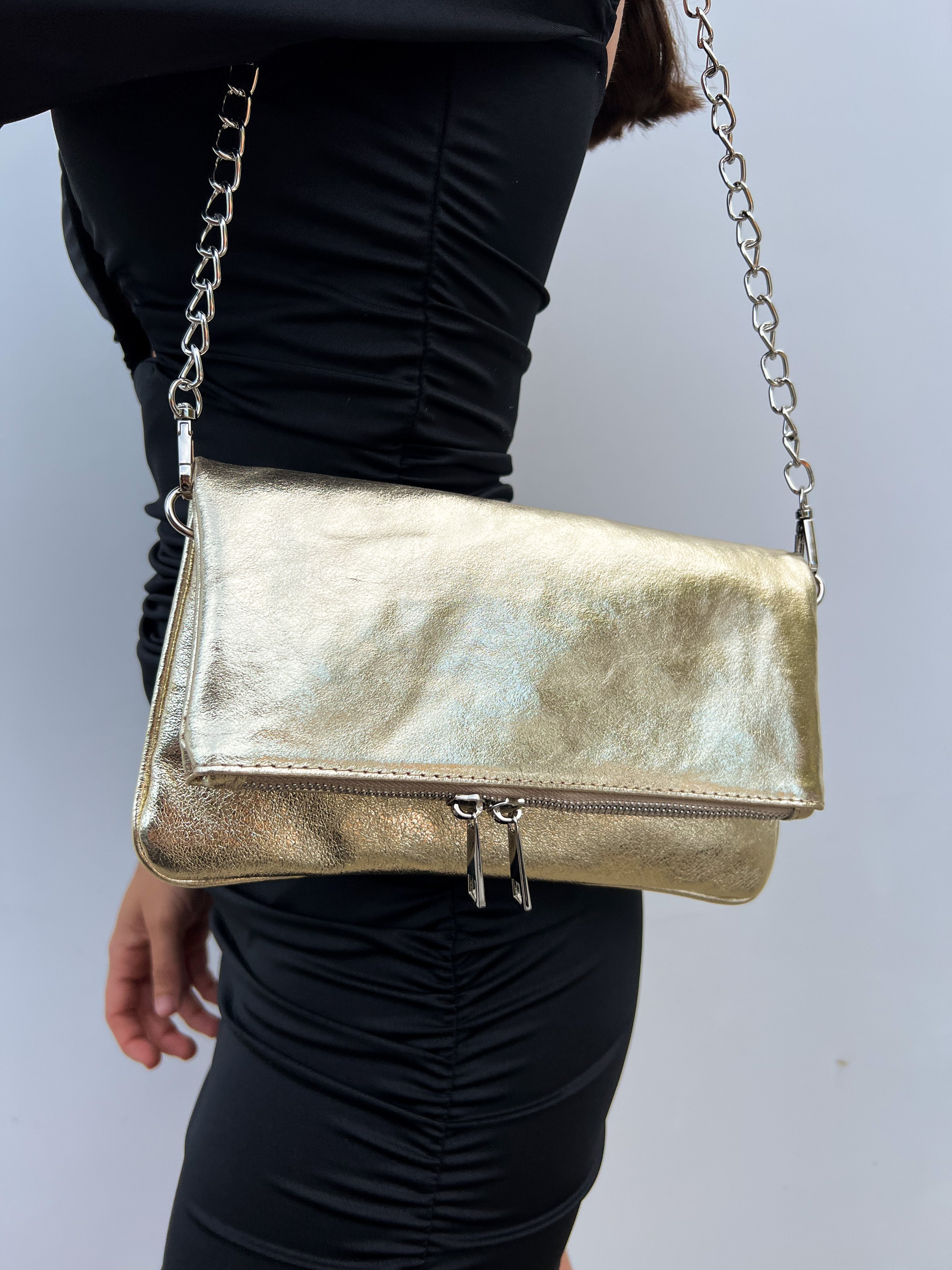 Bolso piel cadenas dorado