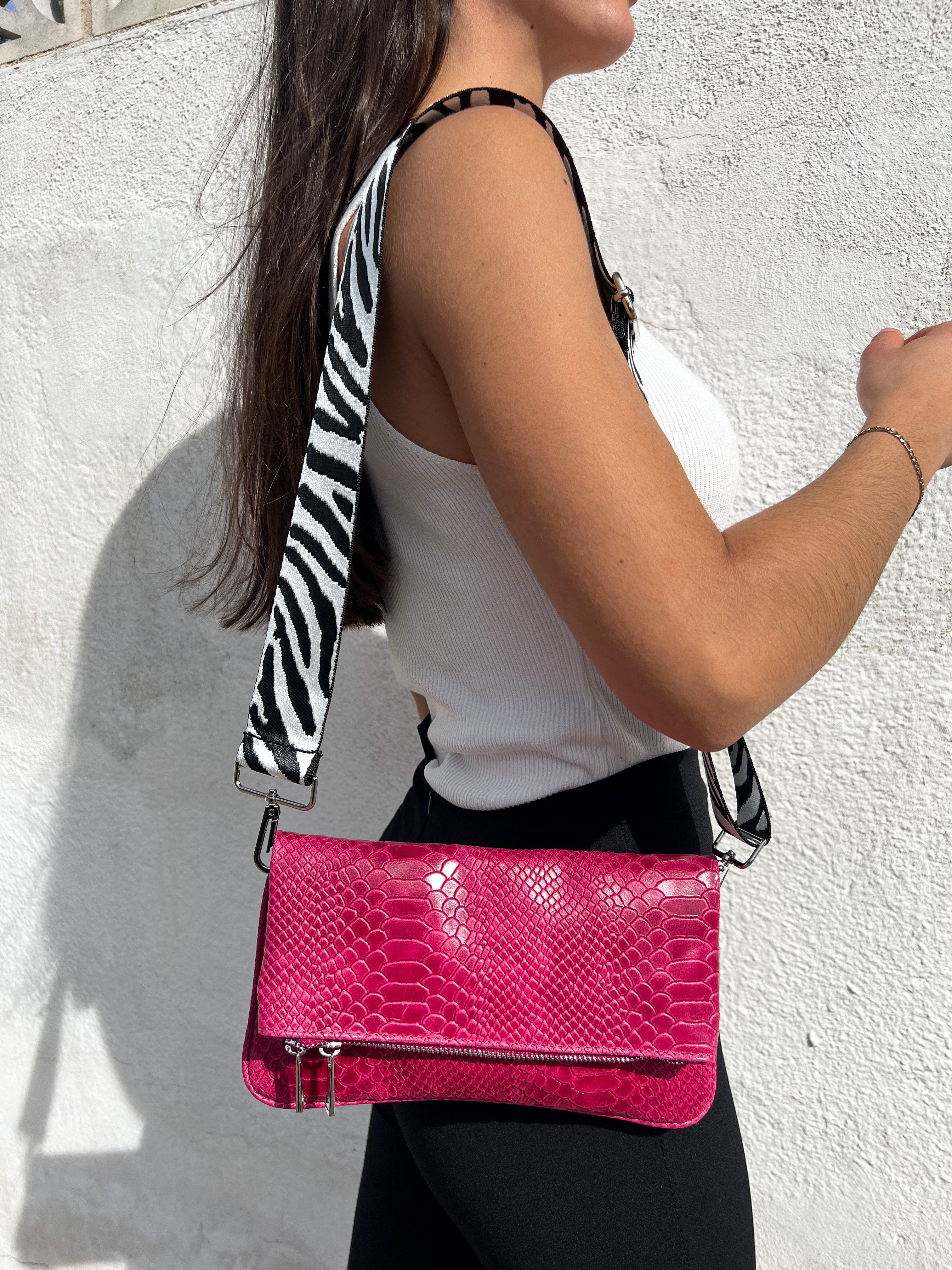 Bolso piel cadenas coco fucsia