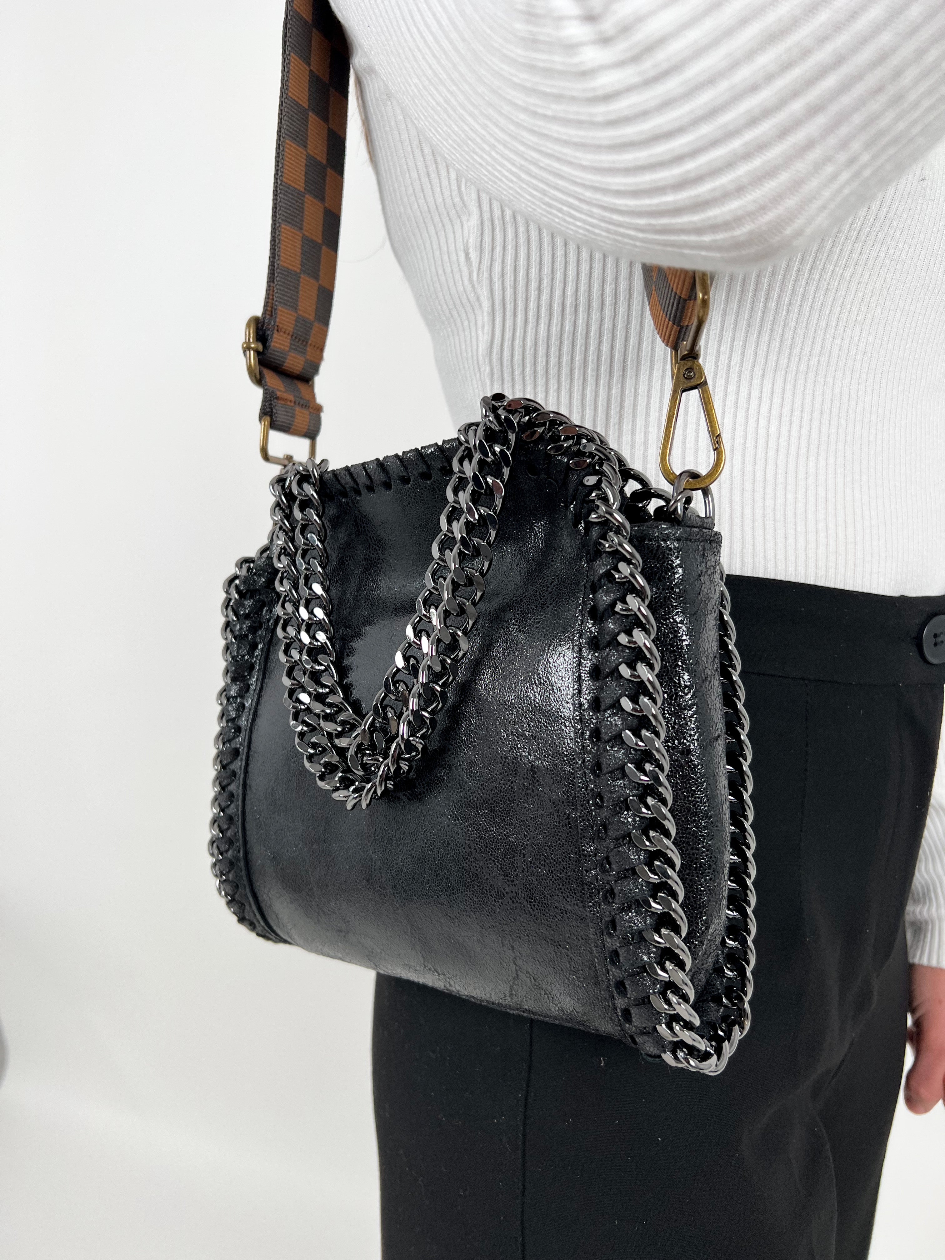 Bolso pocket bag brillo negro