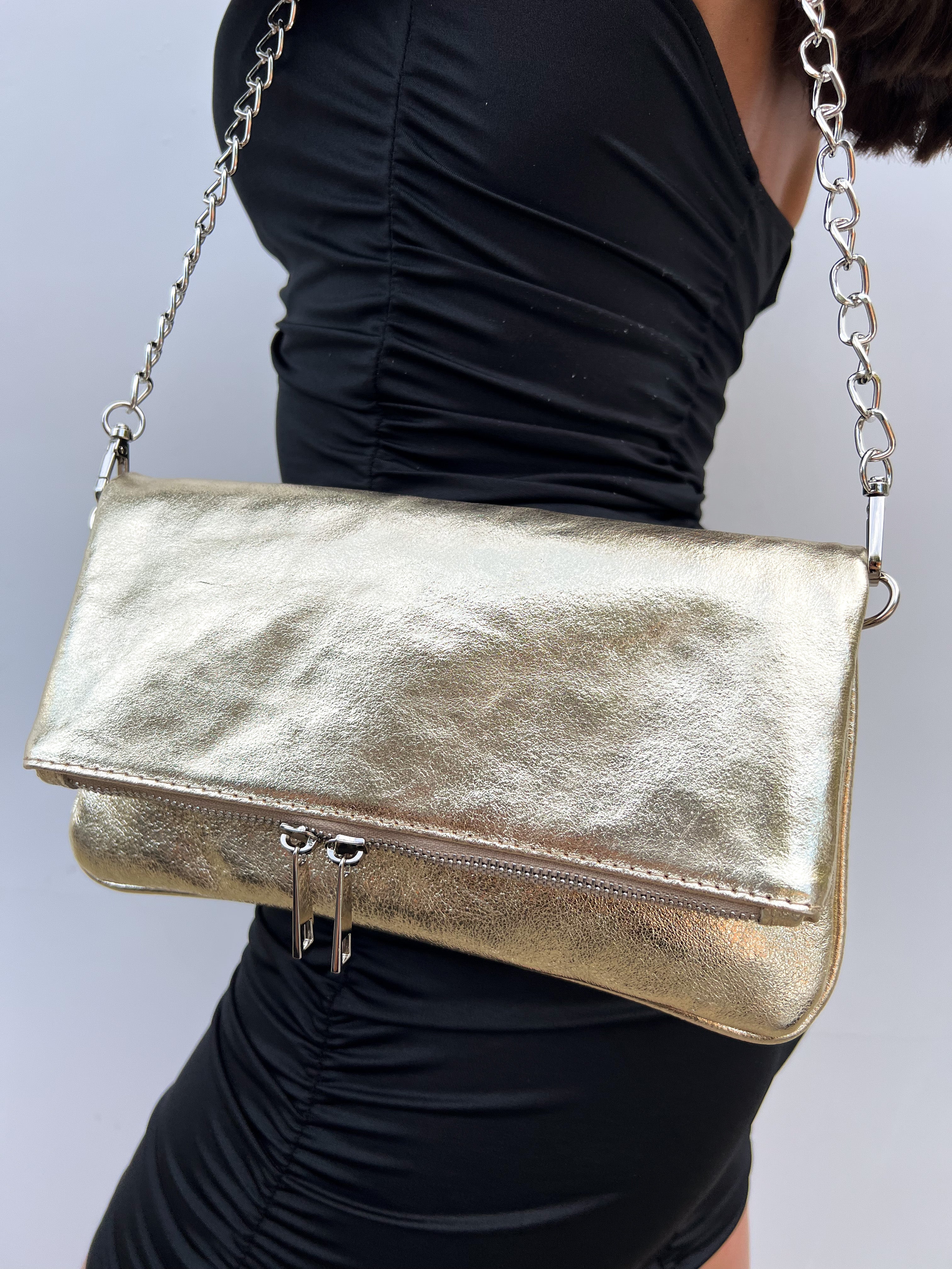 Bolso piel cadenas dorado