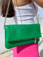 Bolso piel cadenas verde