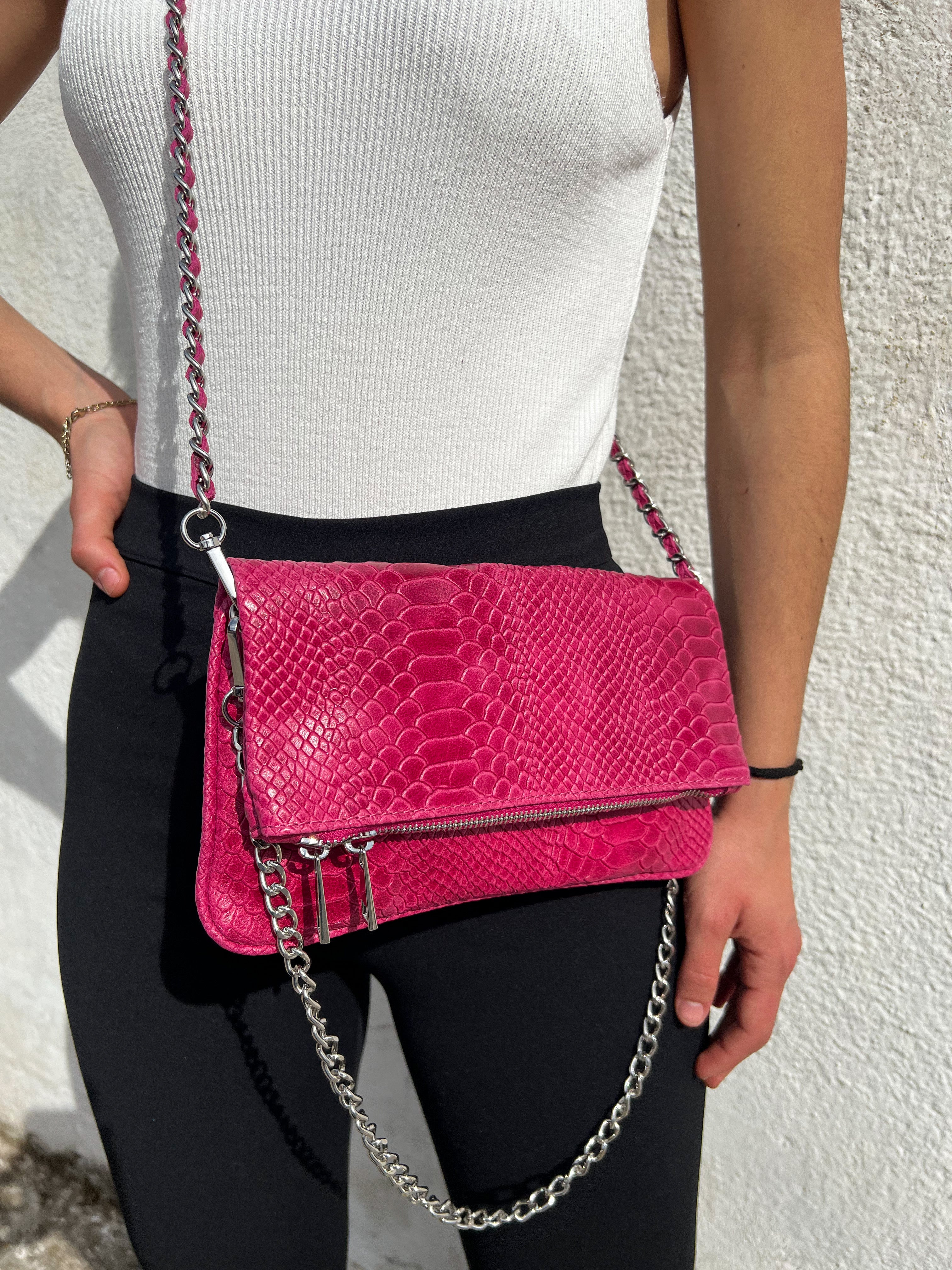 Bolso piel cadenas coco fucsia