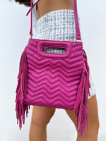 Bolso zigzag flecos fucsia