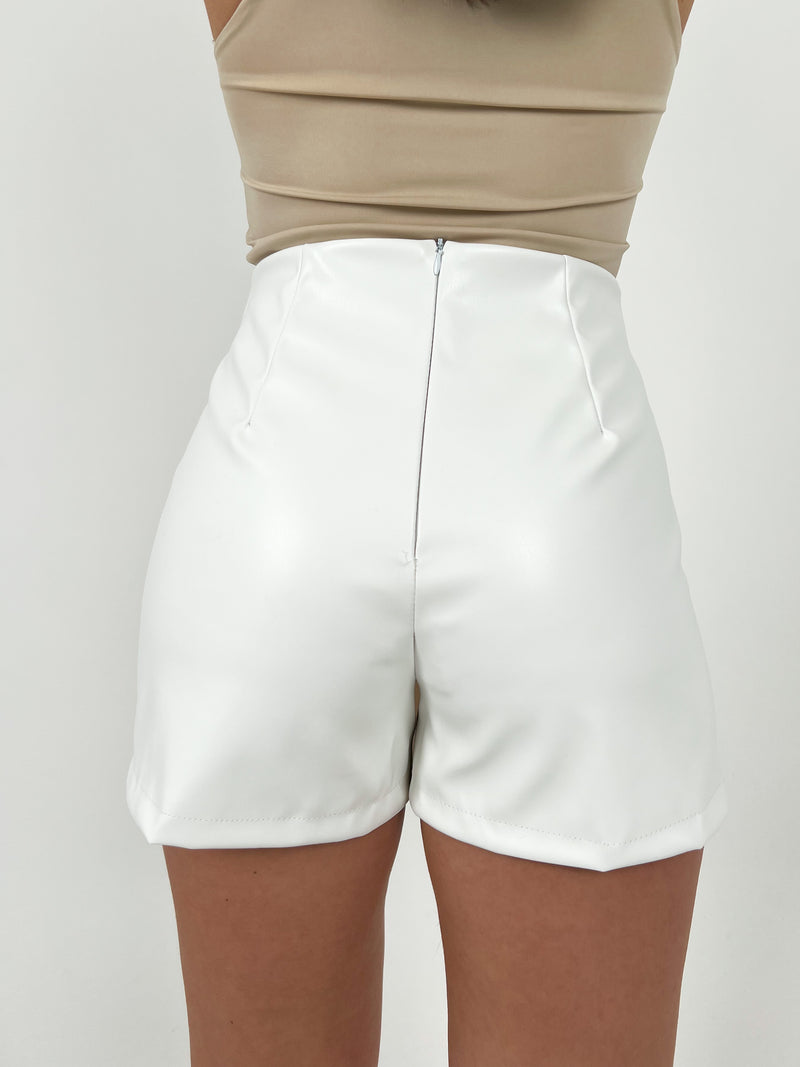 Falda pantalon piel blanca