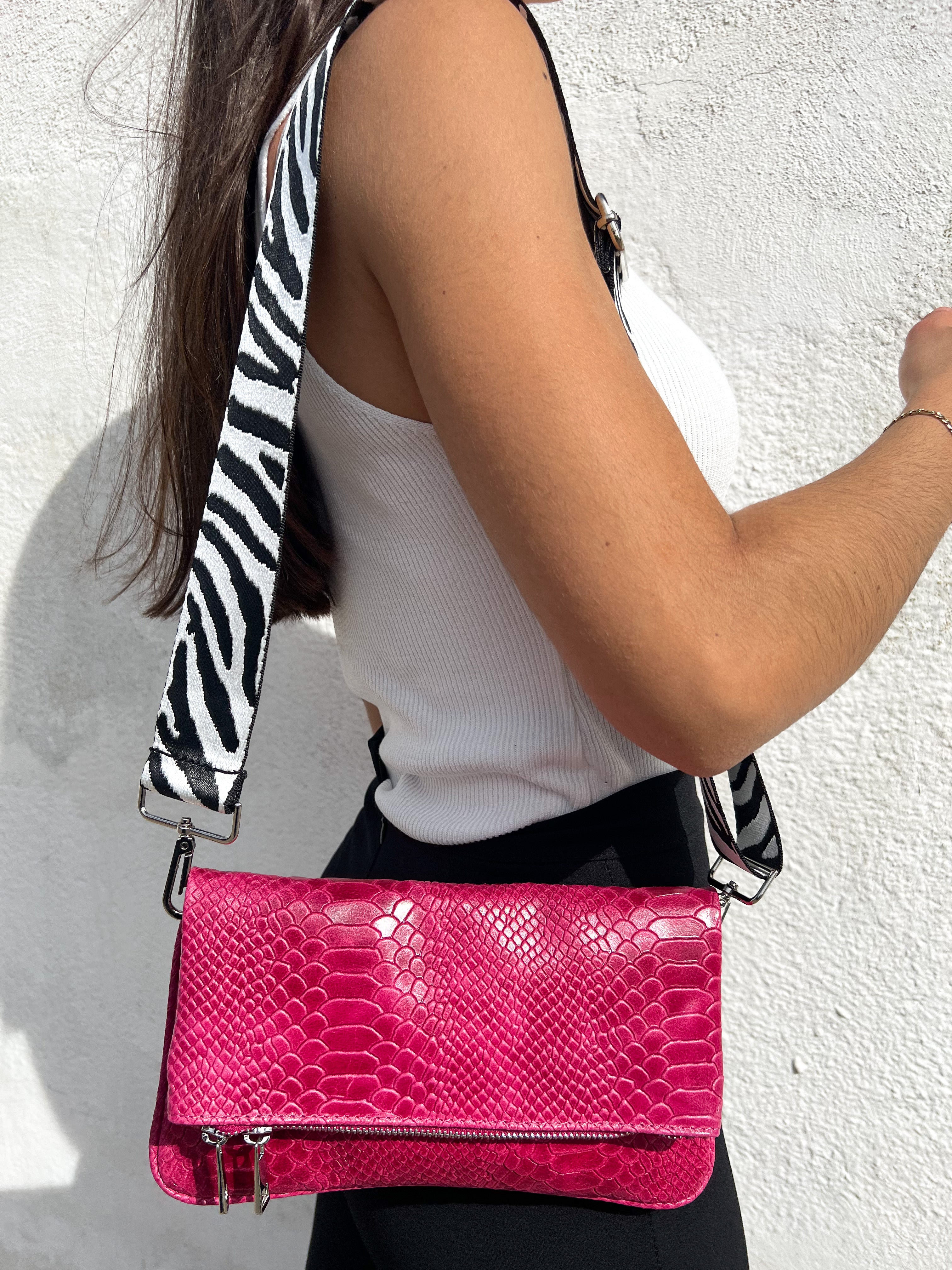 Bolso piel cadenas coco fucsia