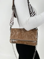 Bolso piel cadenas brillo marron