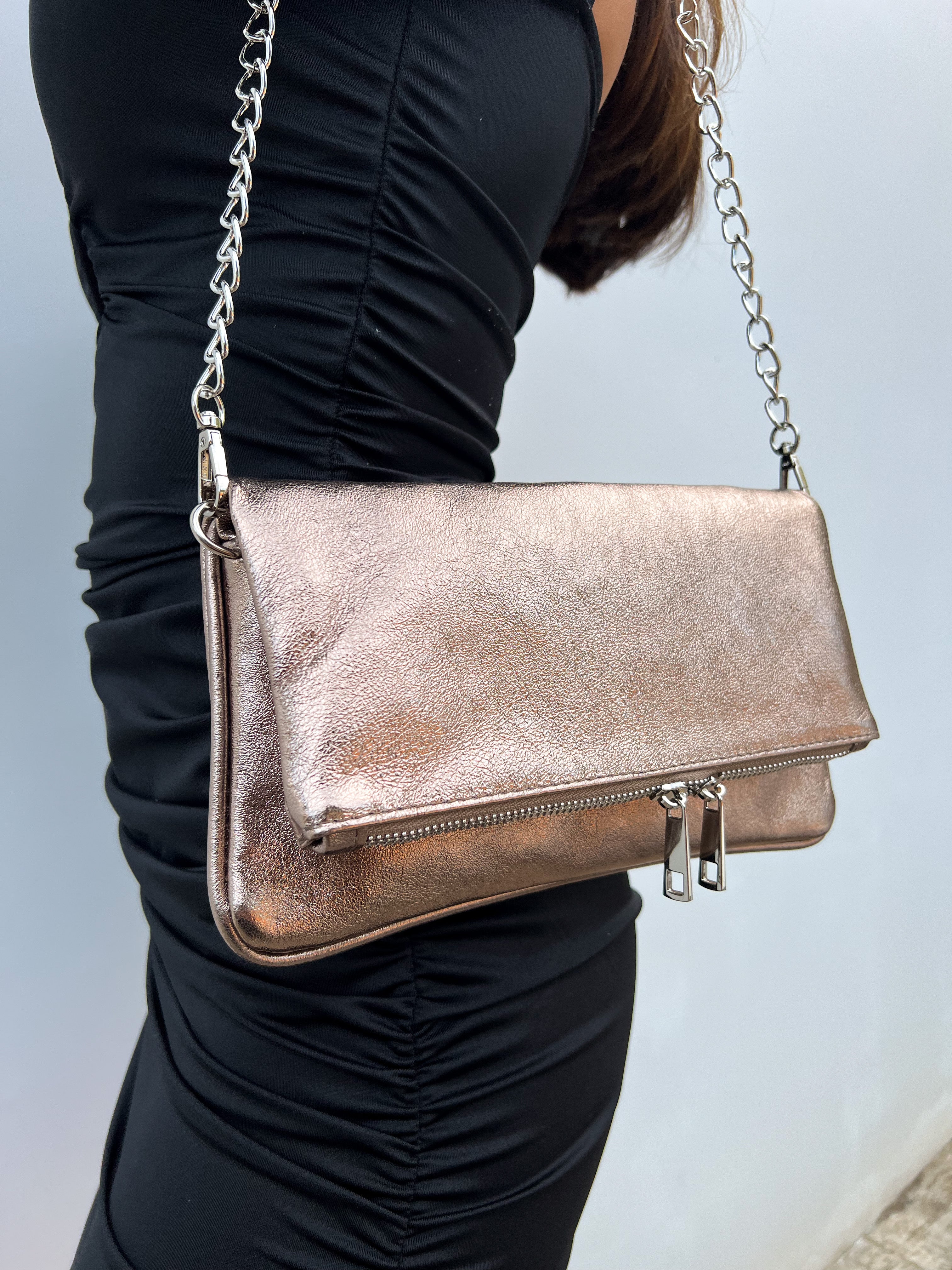 Bolso piel cadenas bronce