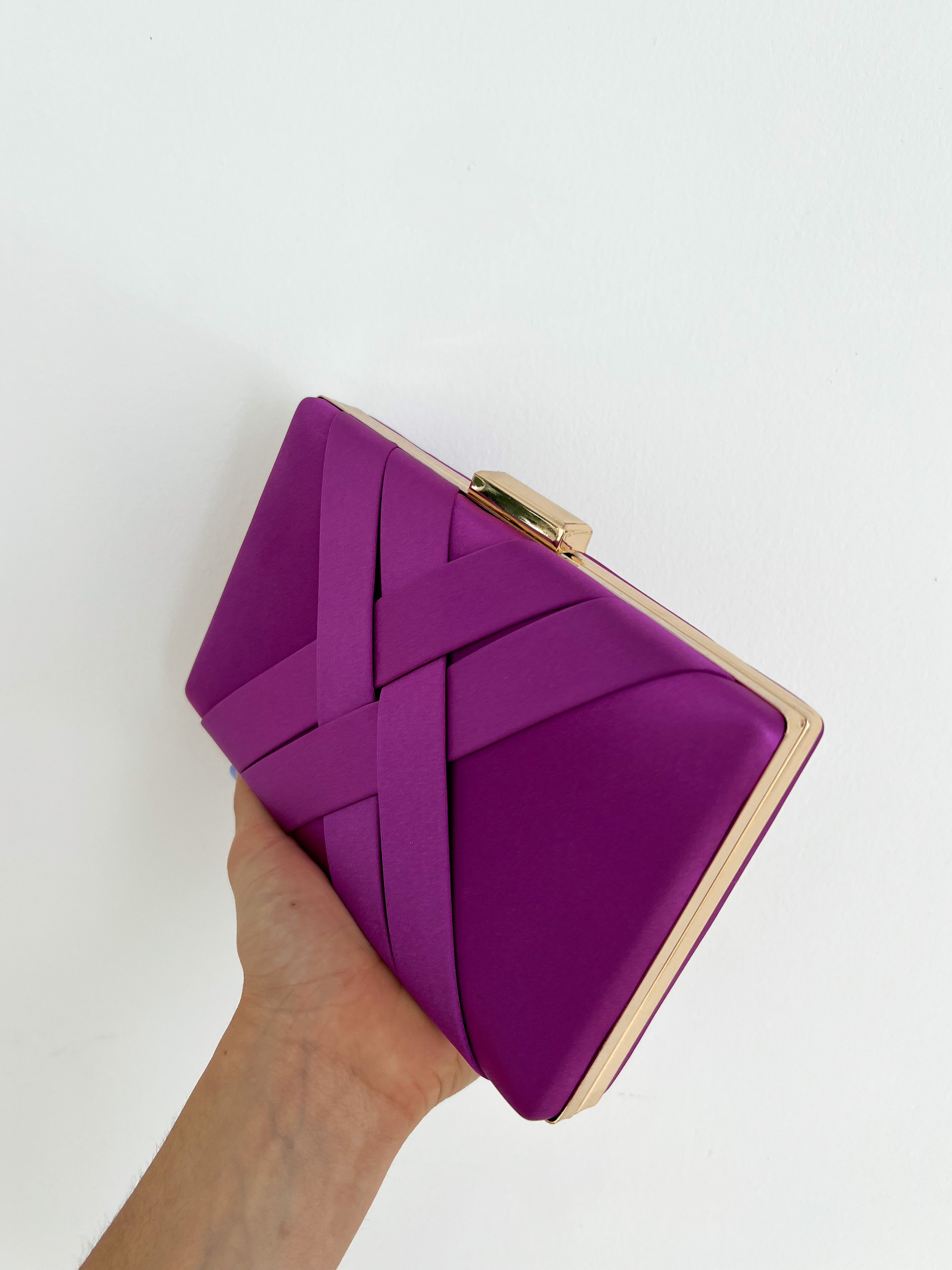 Clutch satinado morado