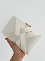 Clutch satinado crema