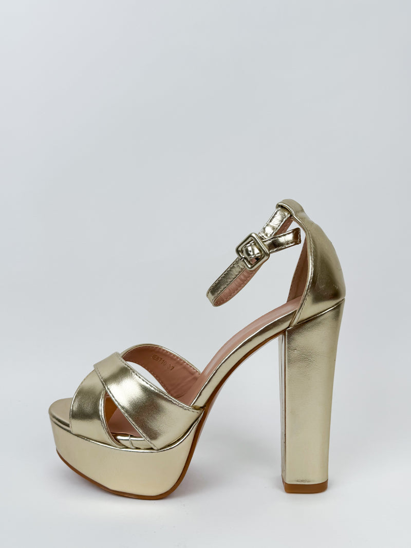 Golden crossed platform sandal